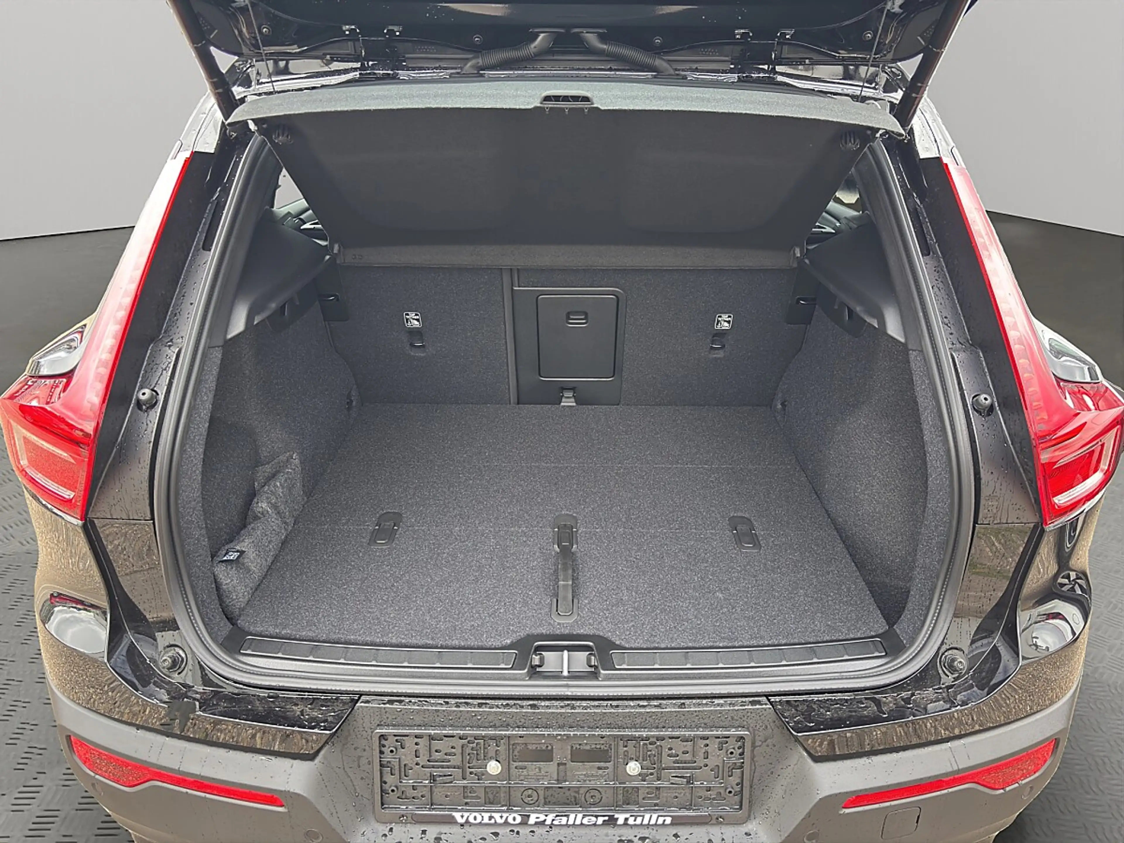 Volvo EX40 Single Motor Extended Range 82kWh Ultra — photo 13