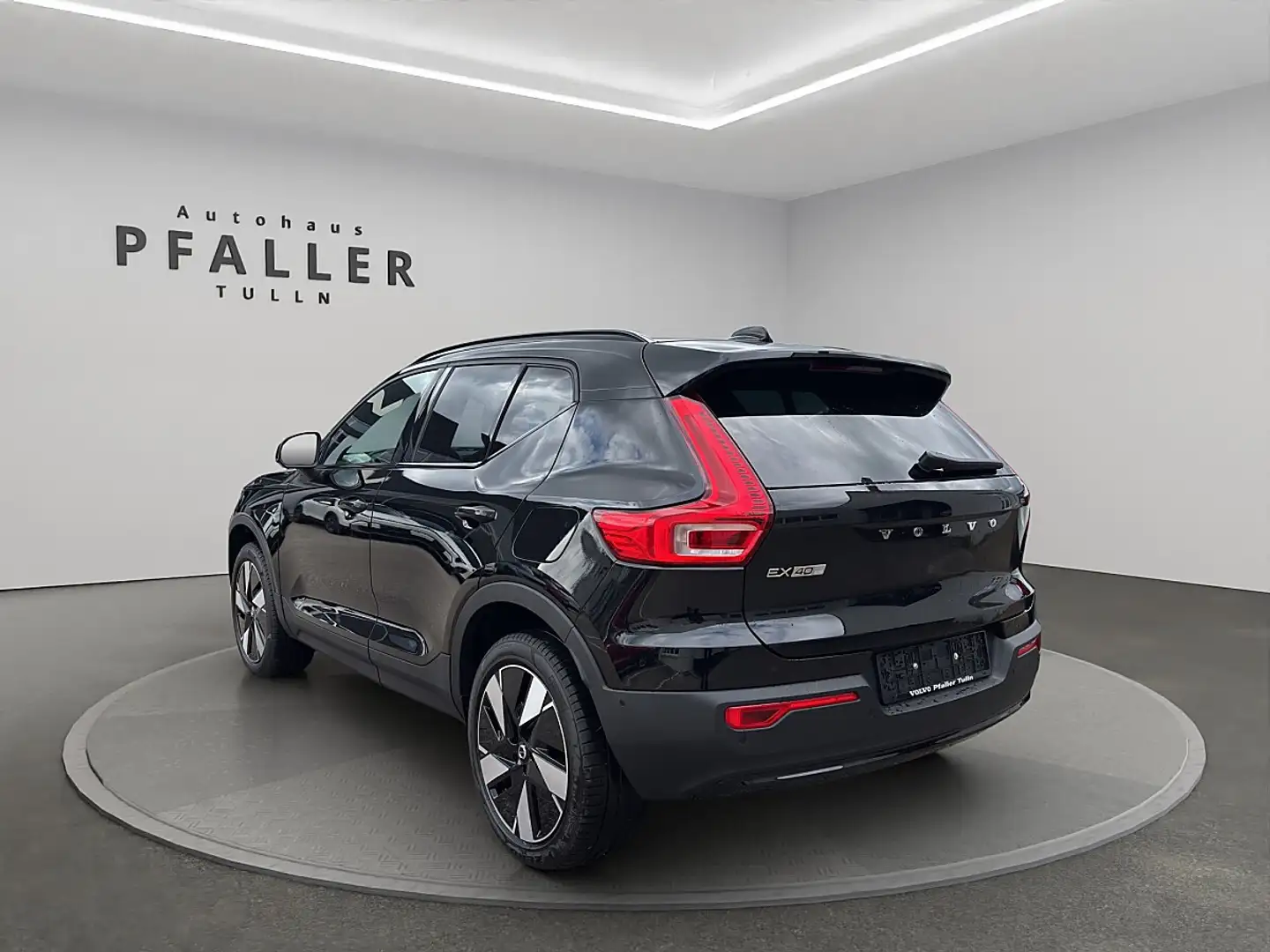 Volvo EX40 Single Motor Extended Range 82kWh Ultra Schwarz - 2