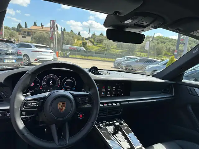 Porsche 911 view 9