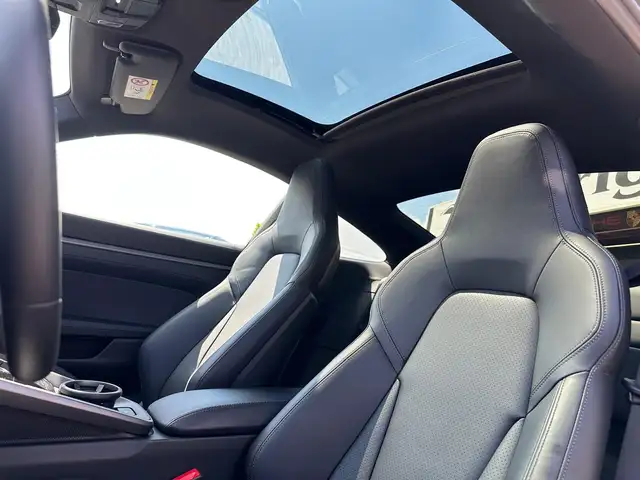 Porsche 911 view 14