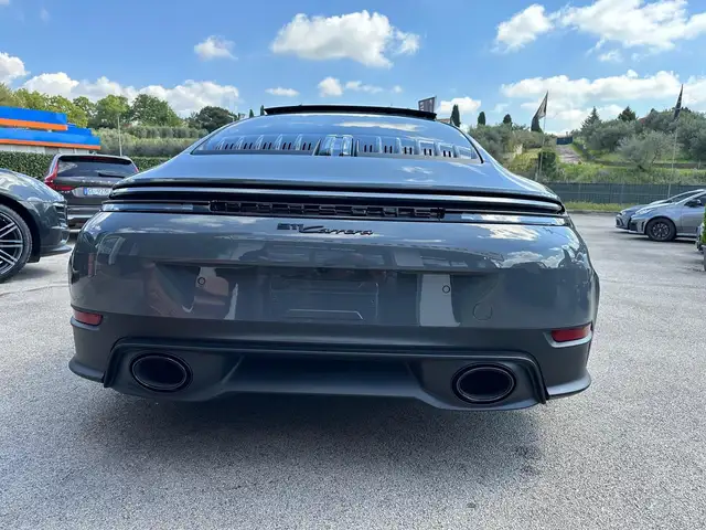 Porsche 911 view 4