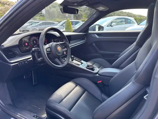 Porsche 911 view 11