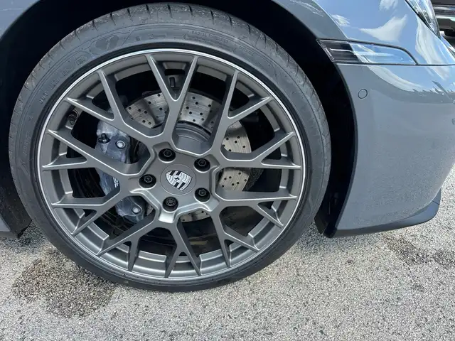 Porsche 911 view 12
