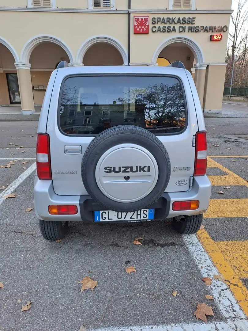 Suzuki Jimny 1.3 vvt Evolution 4wd Stříbrná - 2