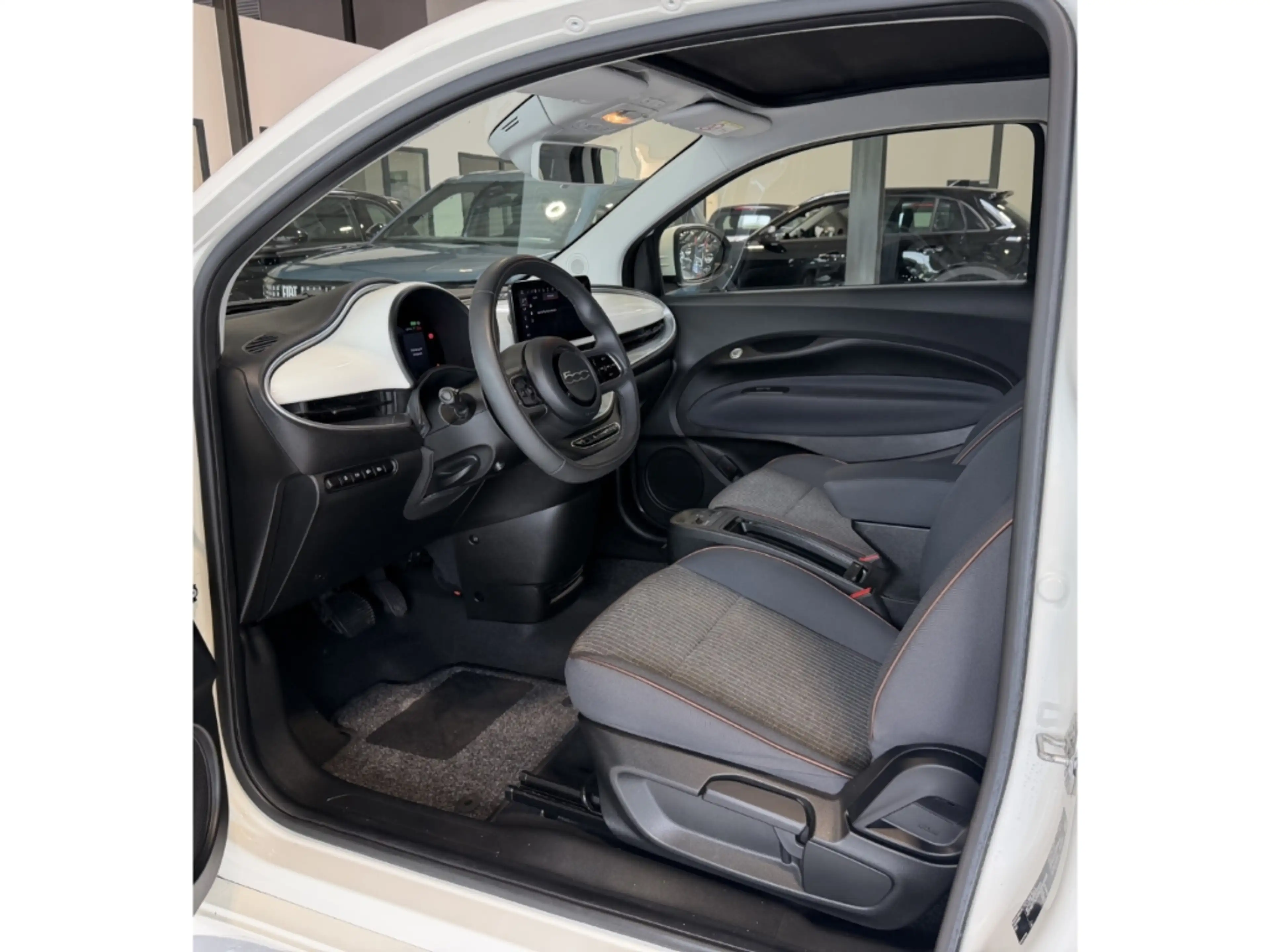 Fiat 500 e Icon *Sitzheizung *Apple Car Play *Tempomat — photo 10