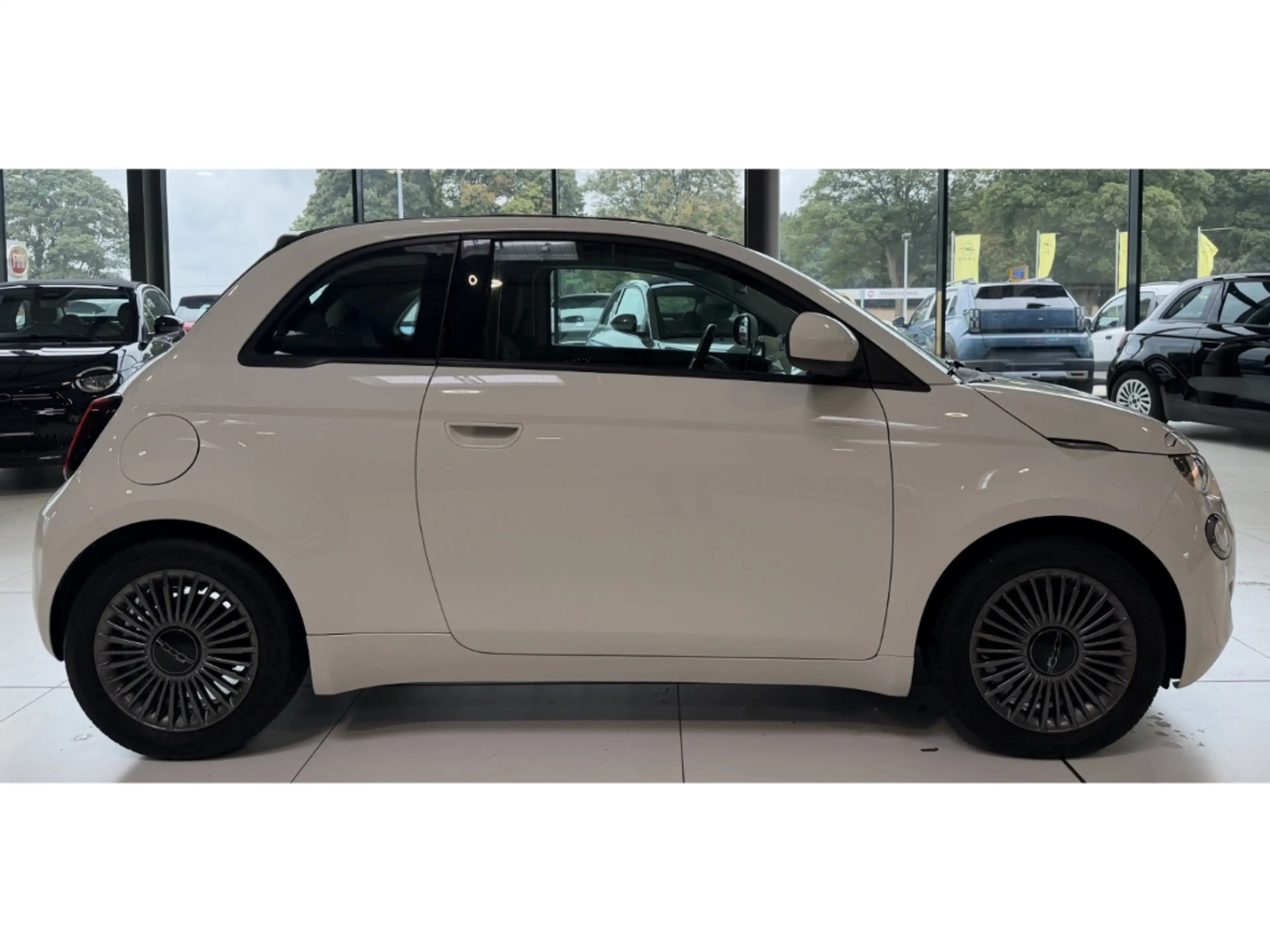 Fiat 500 e Icon *Sitzheizung *Apple Car Play *Tempomat — photo 5