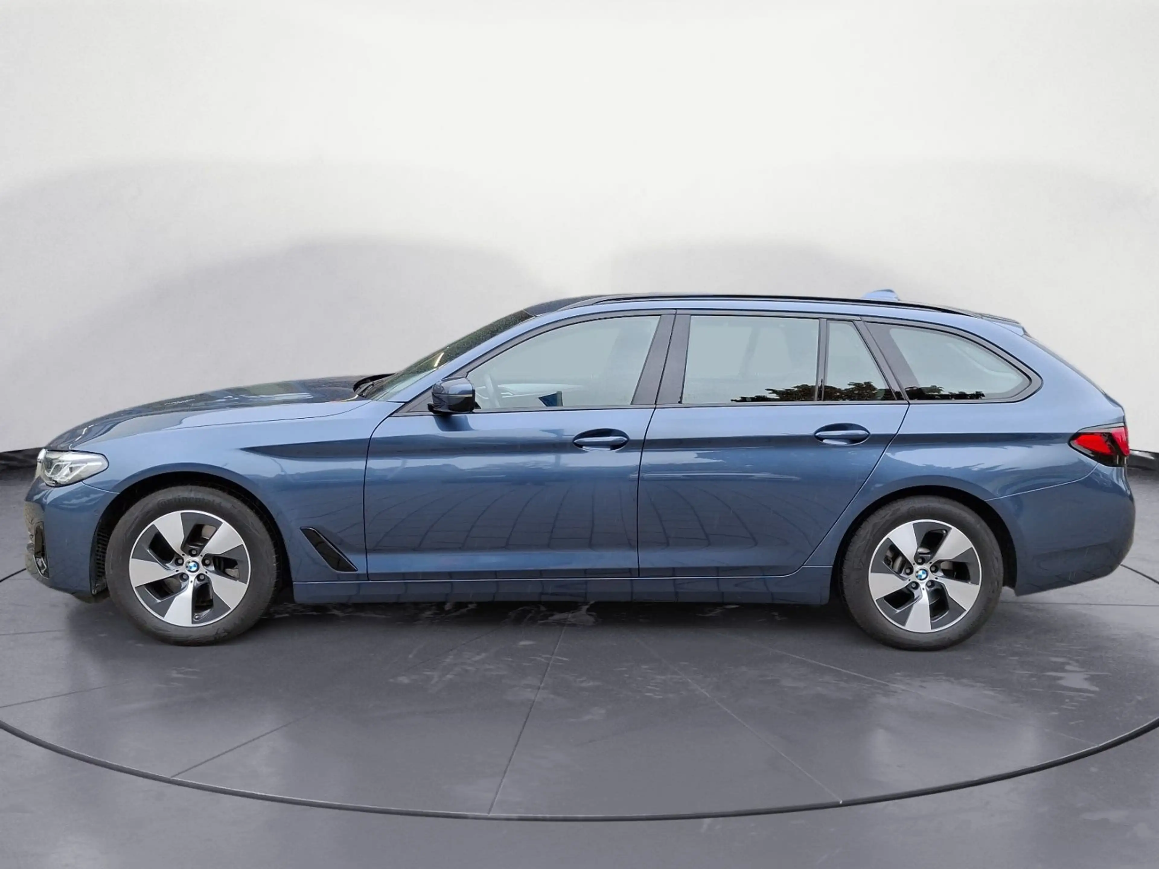 BMW 520 d xDrive Touring AHK Standheizung EDC Driving — photo 4