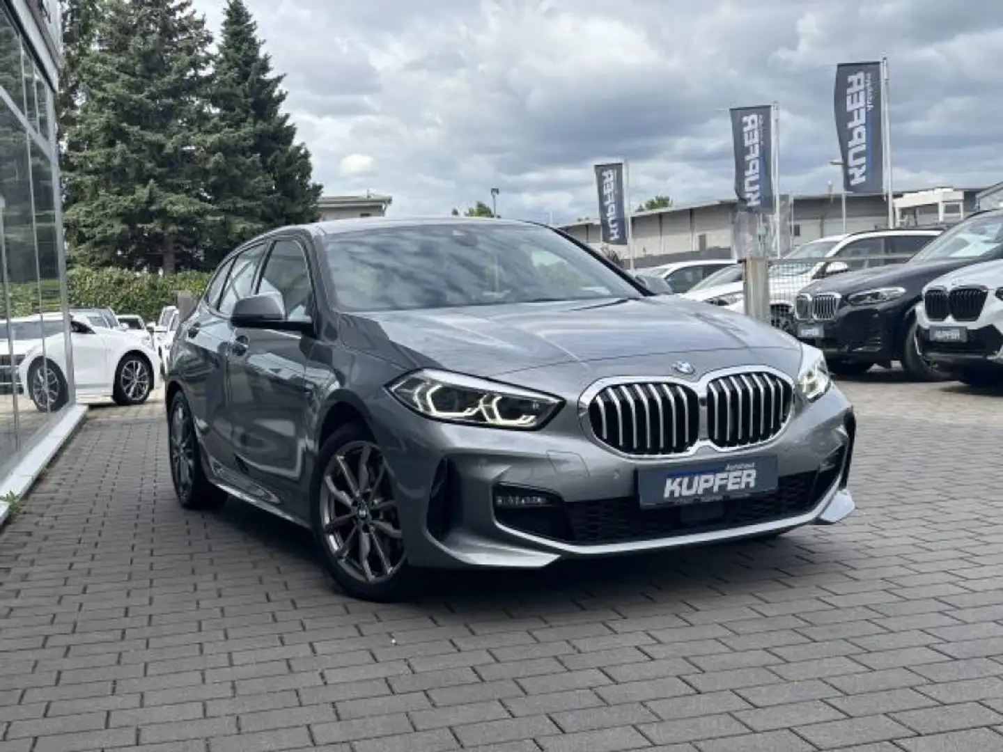 BMW 120 d xDrive M Sportpak Aut*gr.Navi*Cam-18 Grau - 2