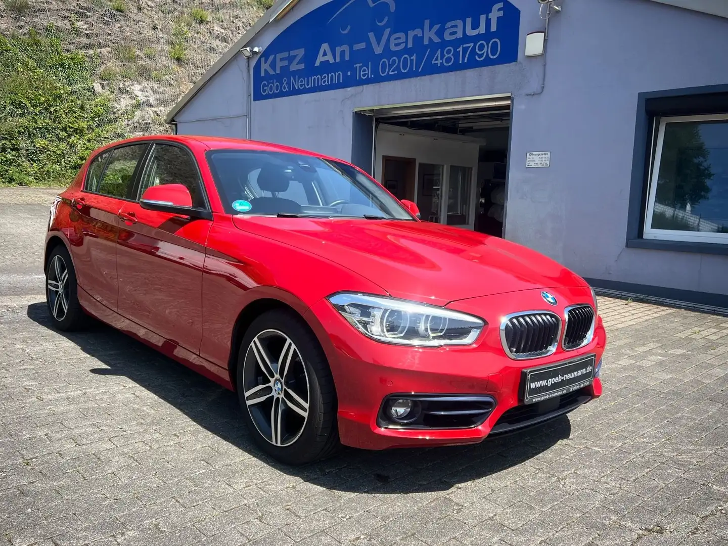 BMW 118 i Sport Line Aut Navi ACC el.Sitze Lenkrhzg Rot - 1