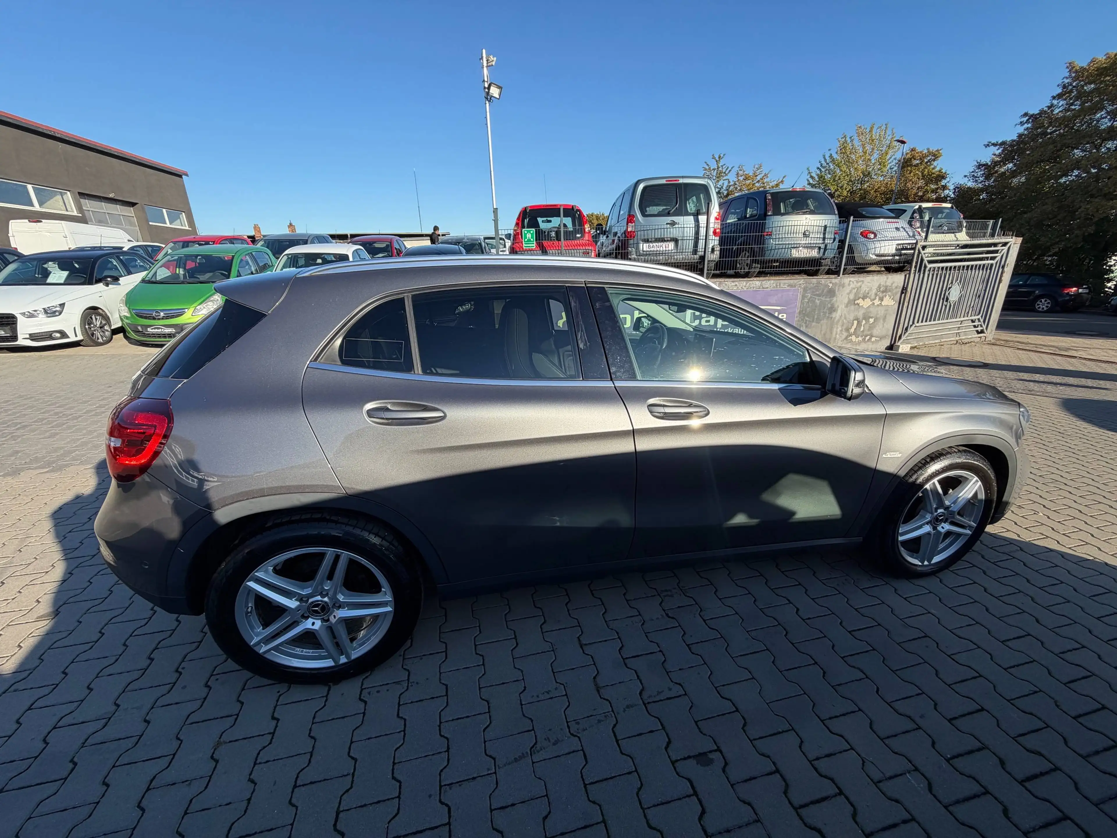 Mercedes-Benz GLA 200 GLA 200/Automatik/R-Kamera/T.Leder/2.Ha/Eu6/AHK — photo 4