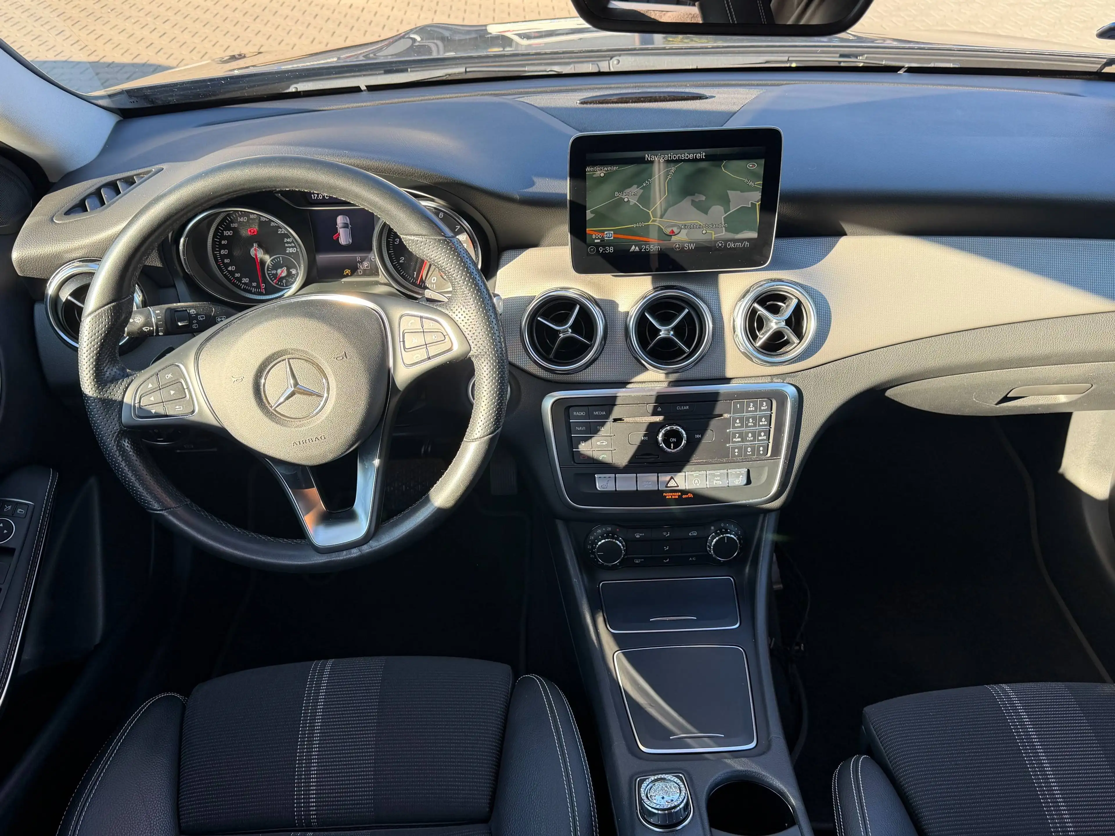 Mercedes-Benz GLA 200 GLA 200/Automatik/R-Kamera/T.Leder/2.Ha/Eu6/AHK — photo 12