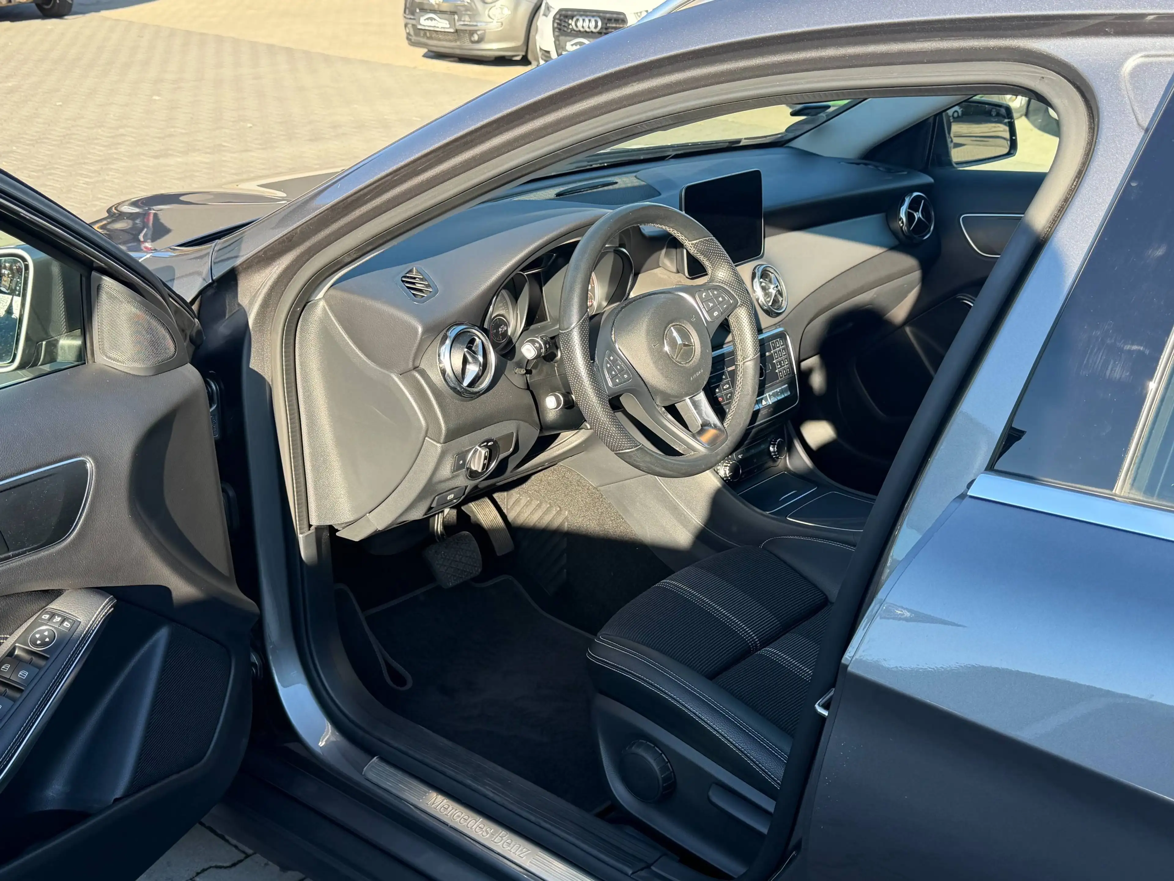 Mercedes-Benz GLA 200 GLA 200/Automatik/R-Kamera/T.Leder/2.Ha/Eu6/AHK — photo 9