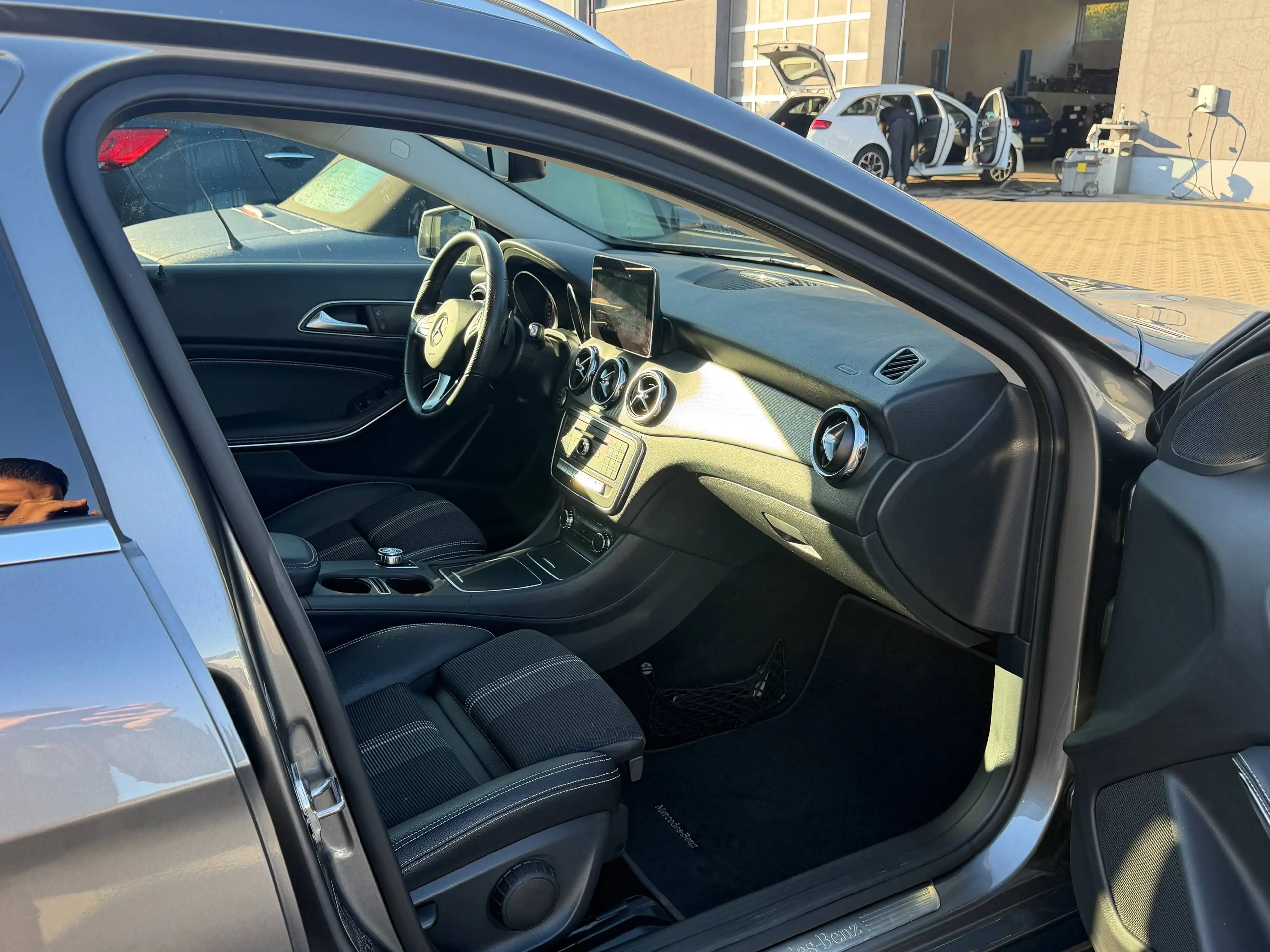 Mercedes-Benz GLA 200 GLA 200/Automatik/R-Kamera/T.Leder/2.Ha/Eu6/AHK — photo 13