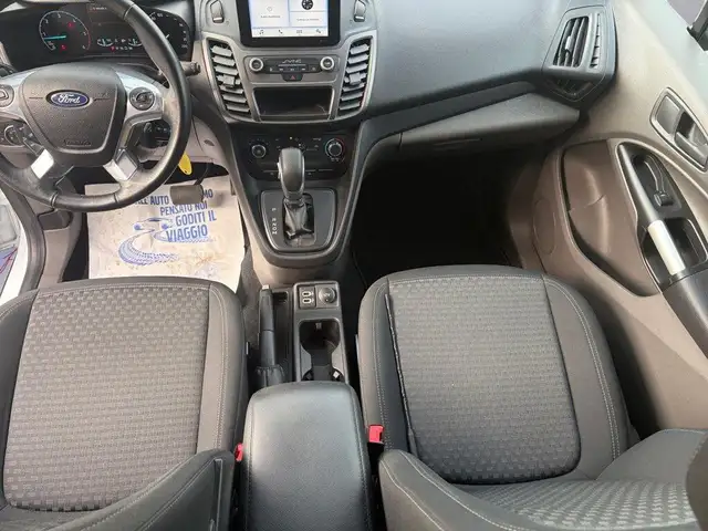 Ford Transit Connect view 11