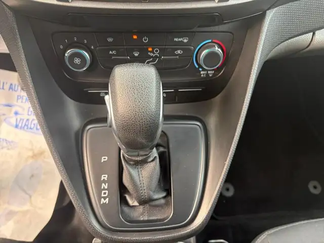 Ford Transit Connect view 15