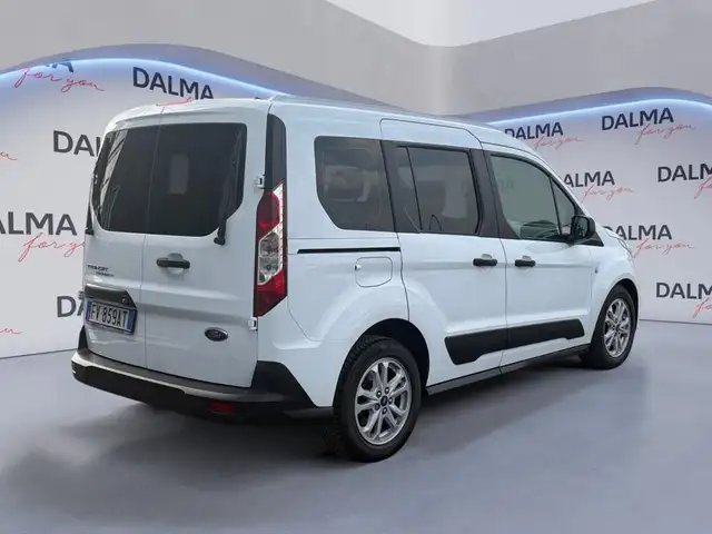 Ford Transit Connect view 5