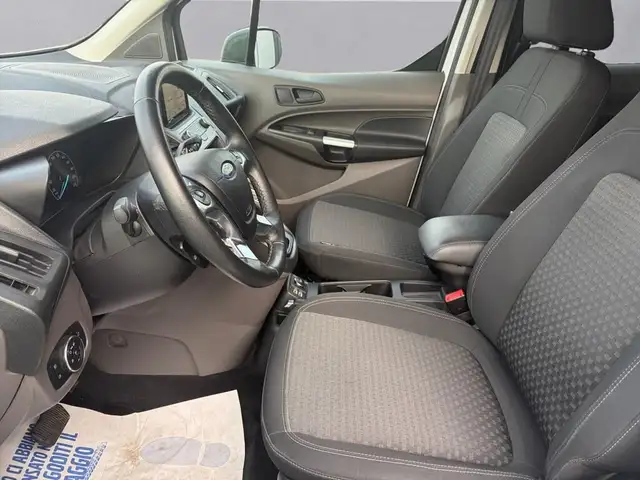 Ford Transit Connect view 10