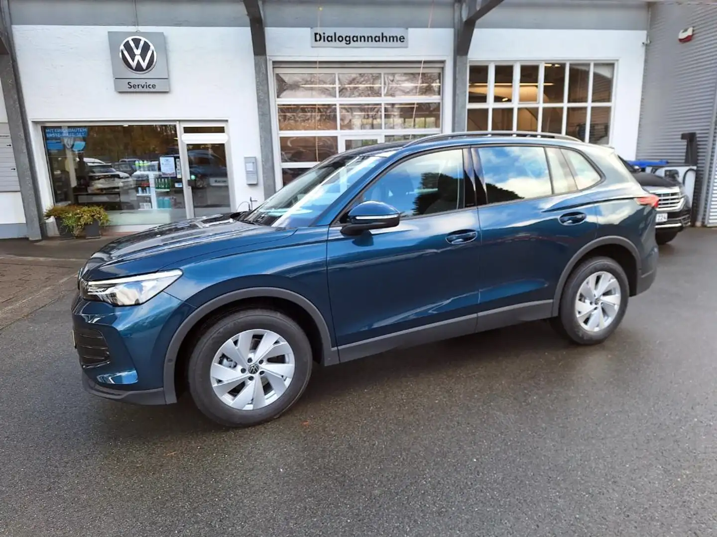 Volkswagen Tiguan Basis-Modell 1.5 eTSI AHK Kamera APP LED Blau - 2