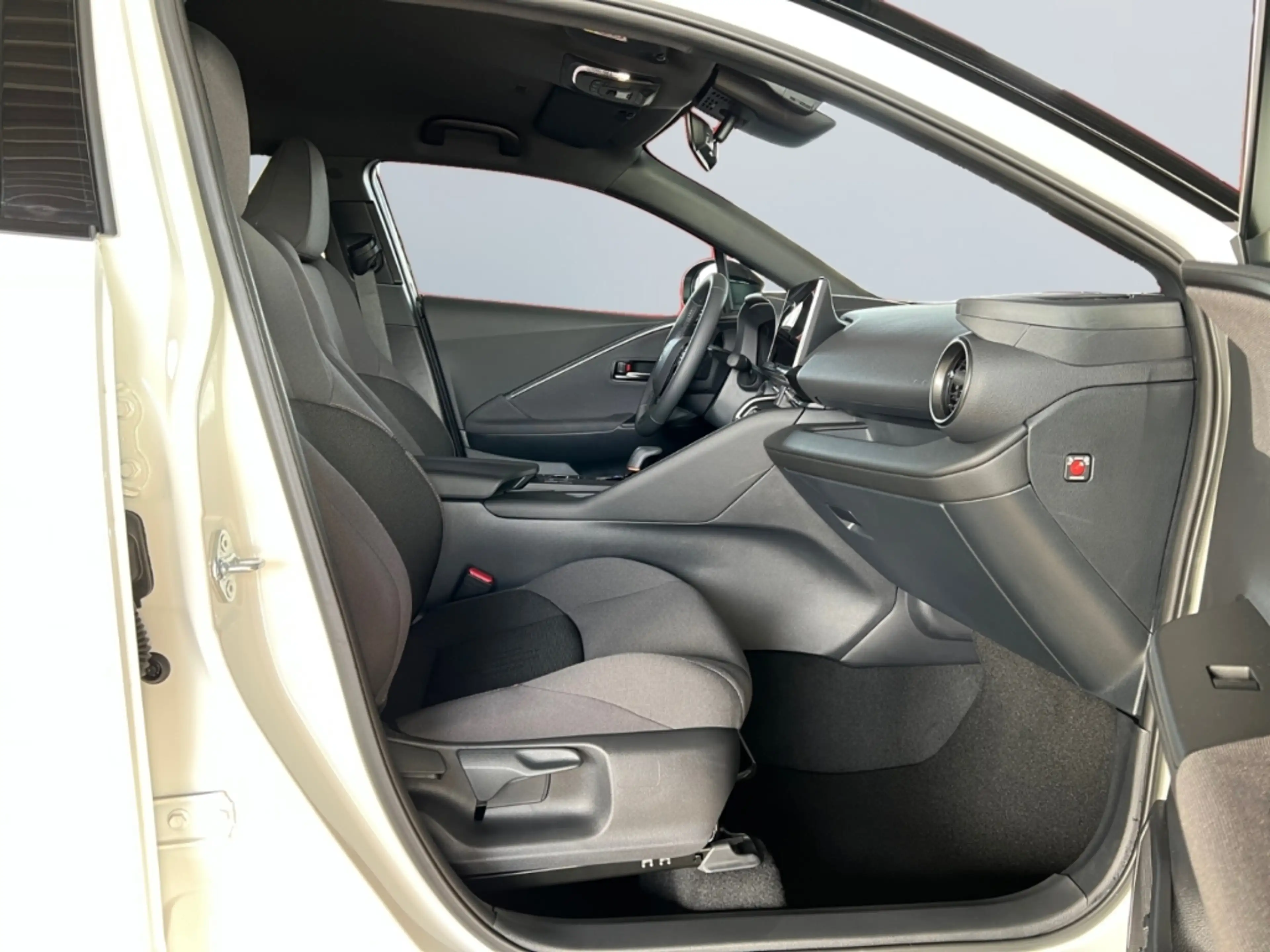 Toyota C-HR 1.8 Hybrid Teamplayer *ACC*PDC*RCam*SHZ* — photo 7