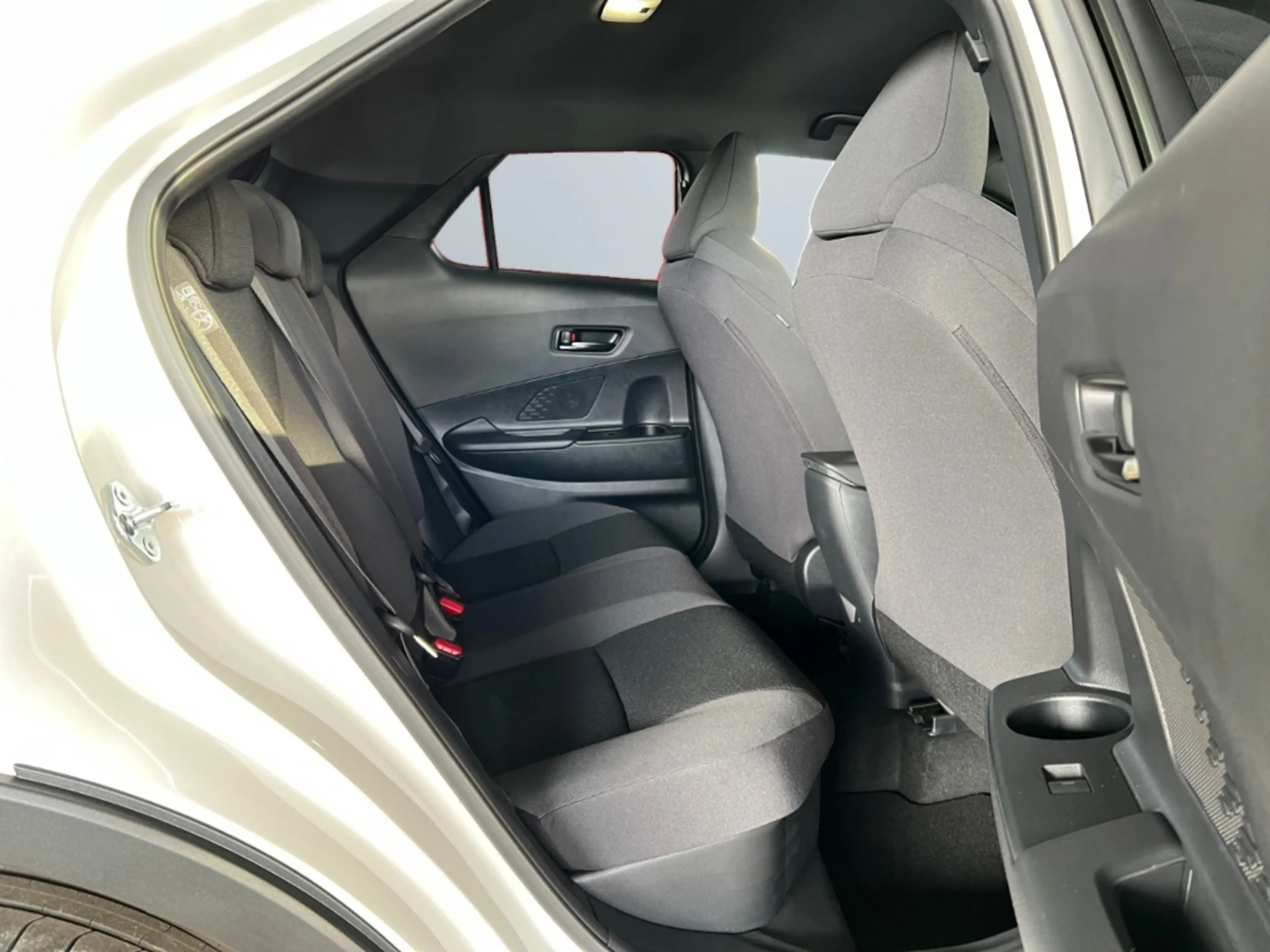 Toyota C-HR 1.8 Hybrid Teamplayer *ACC*PDC*RCam*SHZ* — photo 9
