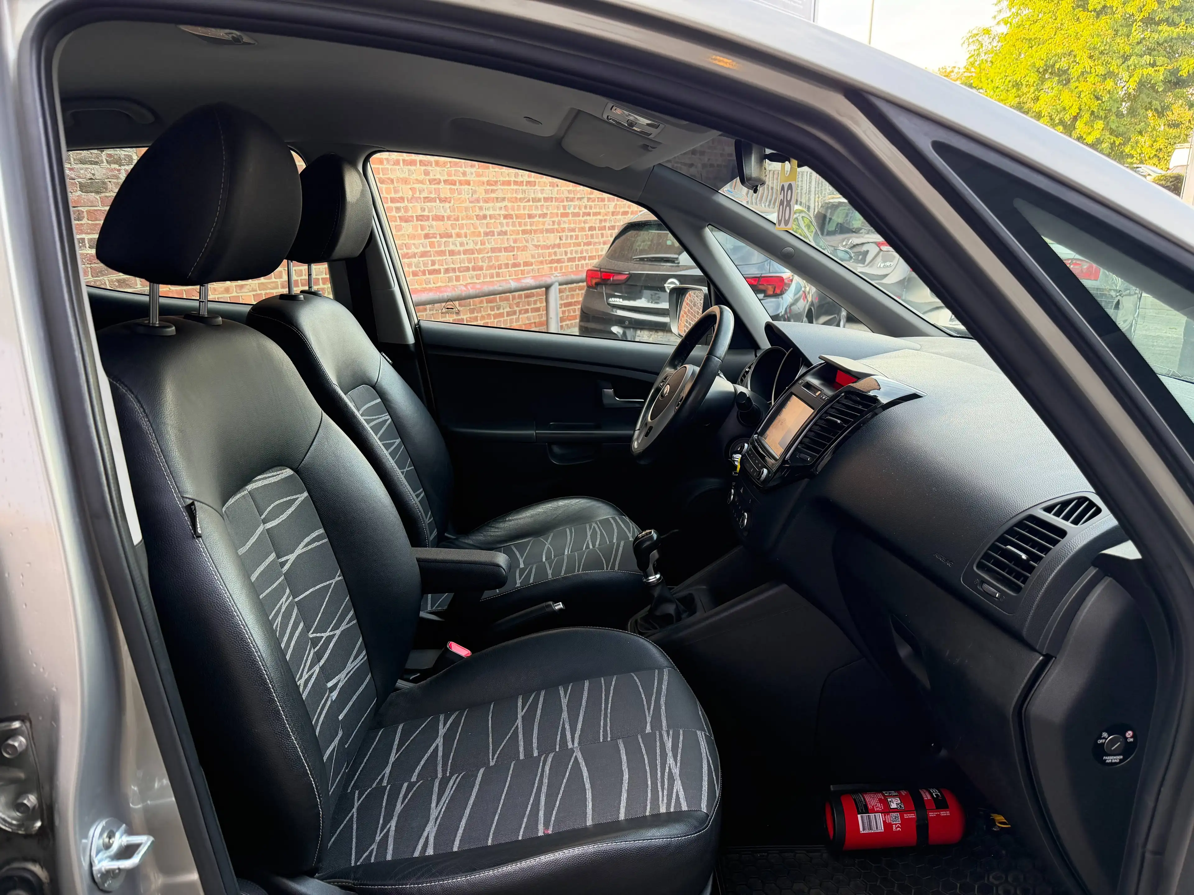 Kia Venga 1.4i-GPS-CAMERA-JANTES + CARNET COMPLET ! — photo 7