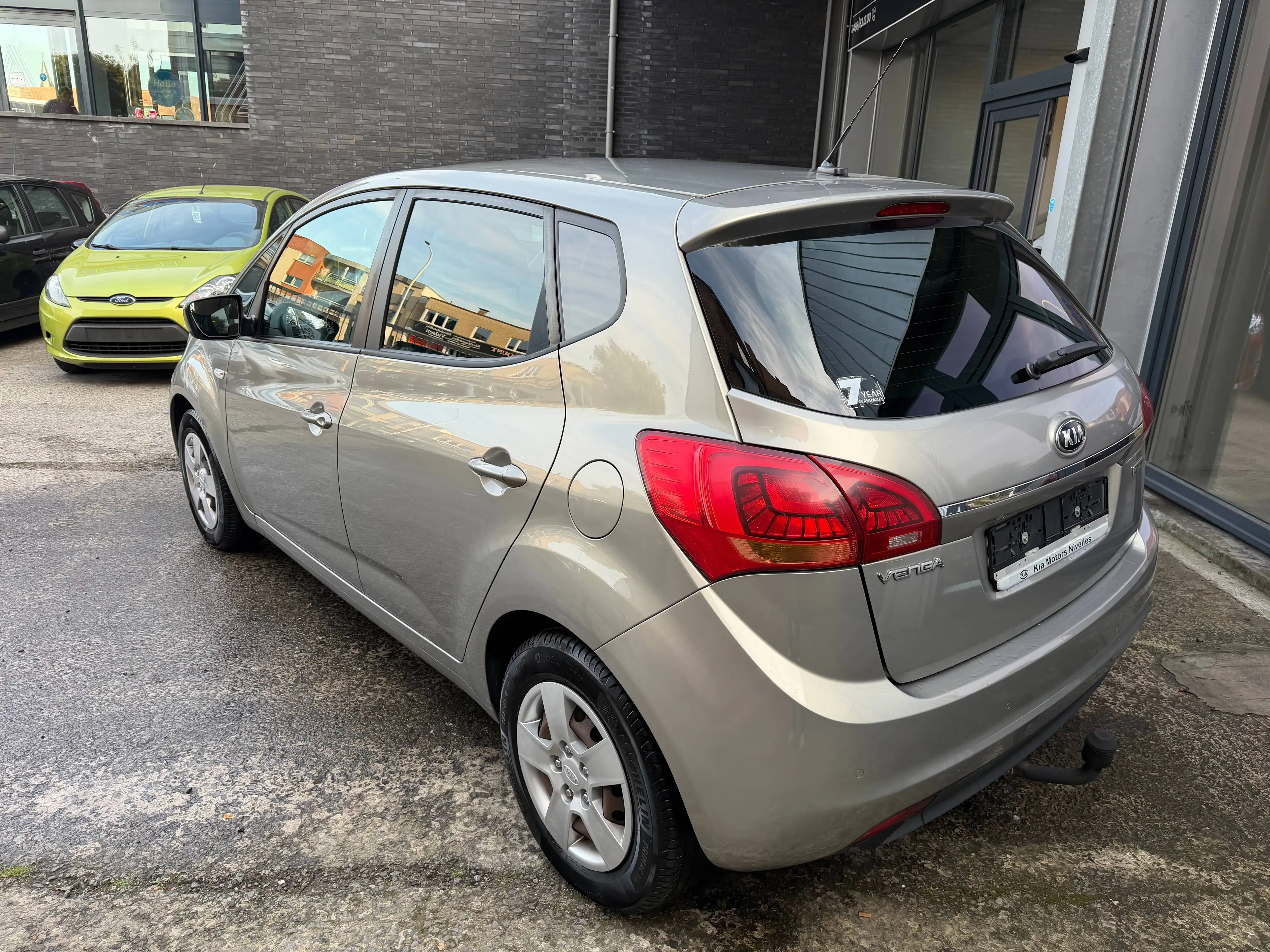Kia Venga 1.4i-GPS-CAMERA-JANTES + CARNET COMPLET ! — photo 6