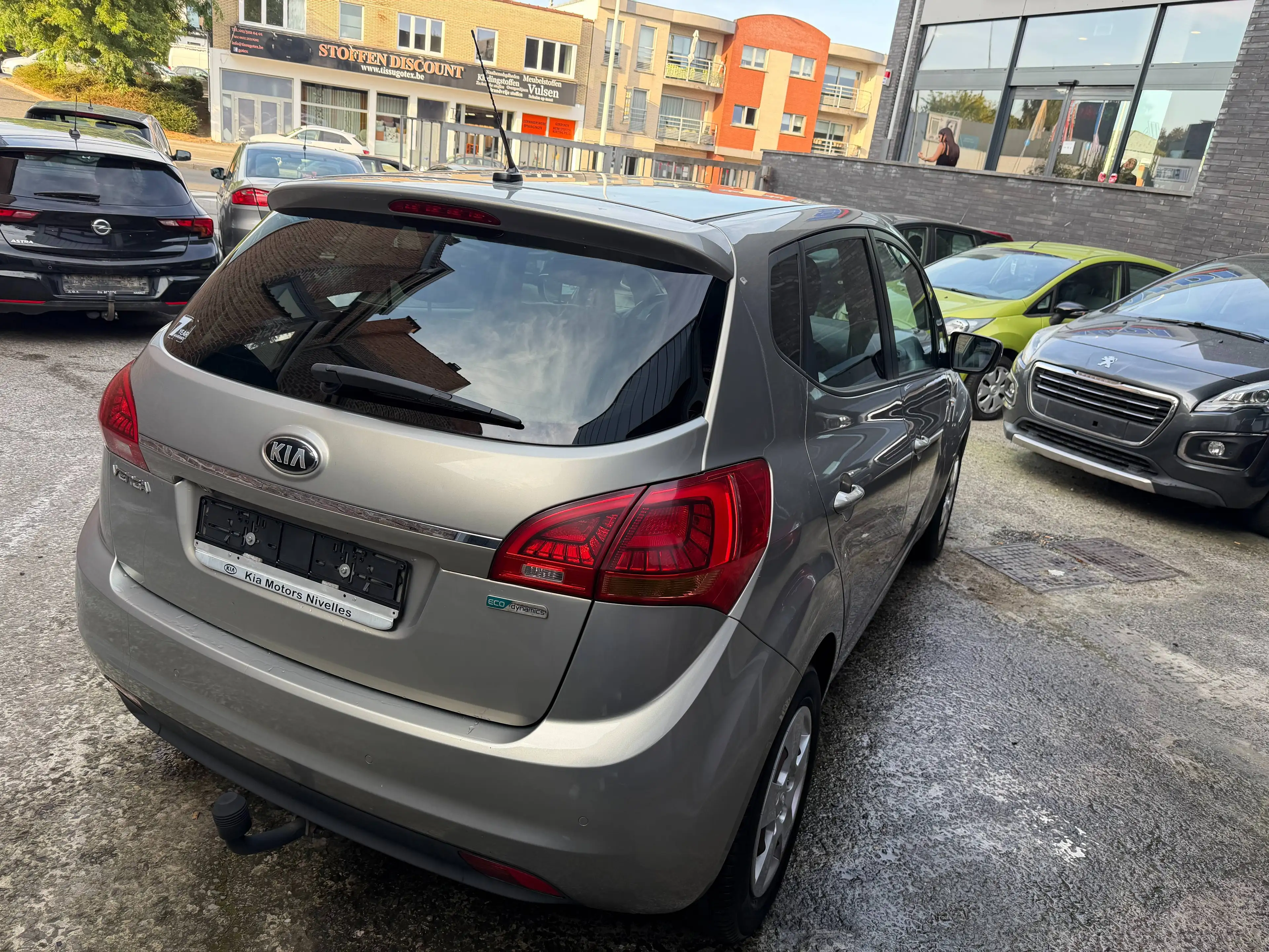 Kia Venga 1.4i-GPS-CAMERA-JANTES + CARNET COMPLET ! — photo 4