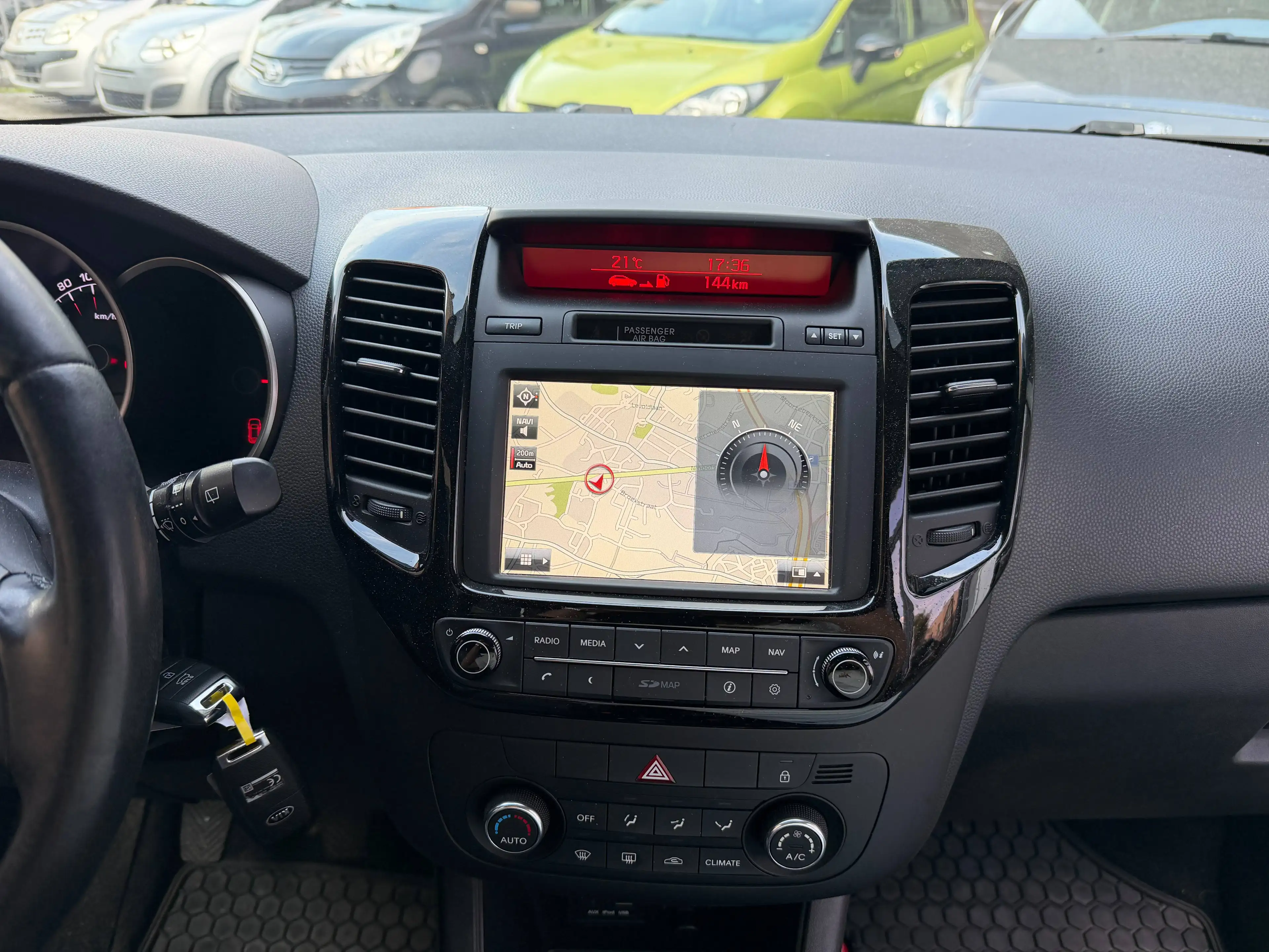 Kia Venga 1.4i-GPS-CAMERA-JANTES + CARNET COMPLET ! — photo 9