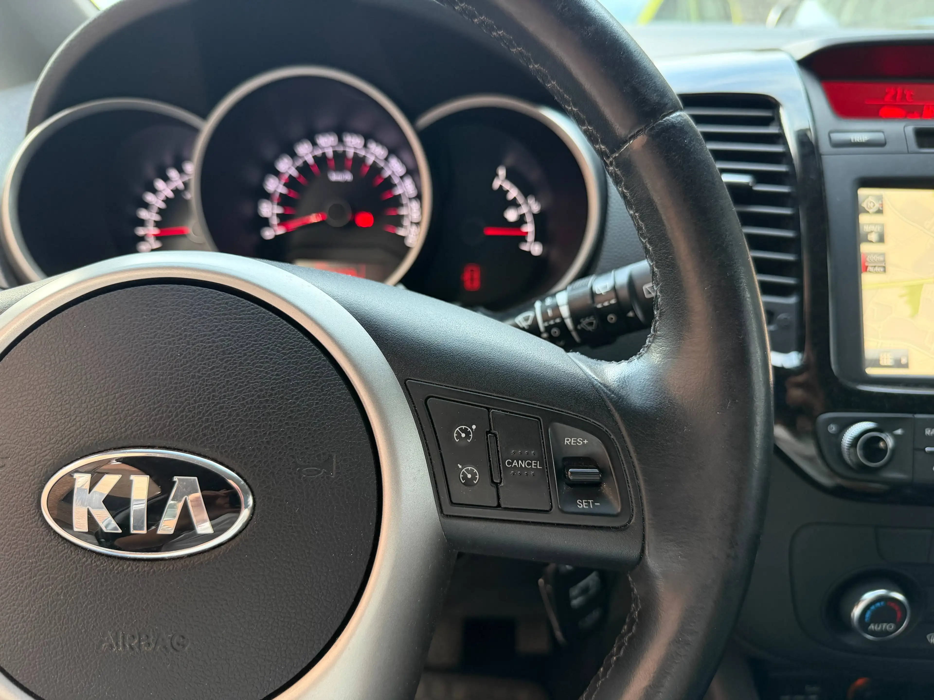 Kia Venga 1.4i-GPS-CAMERA-JANTES + CARNET COMPLET ! — photo 14