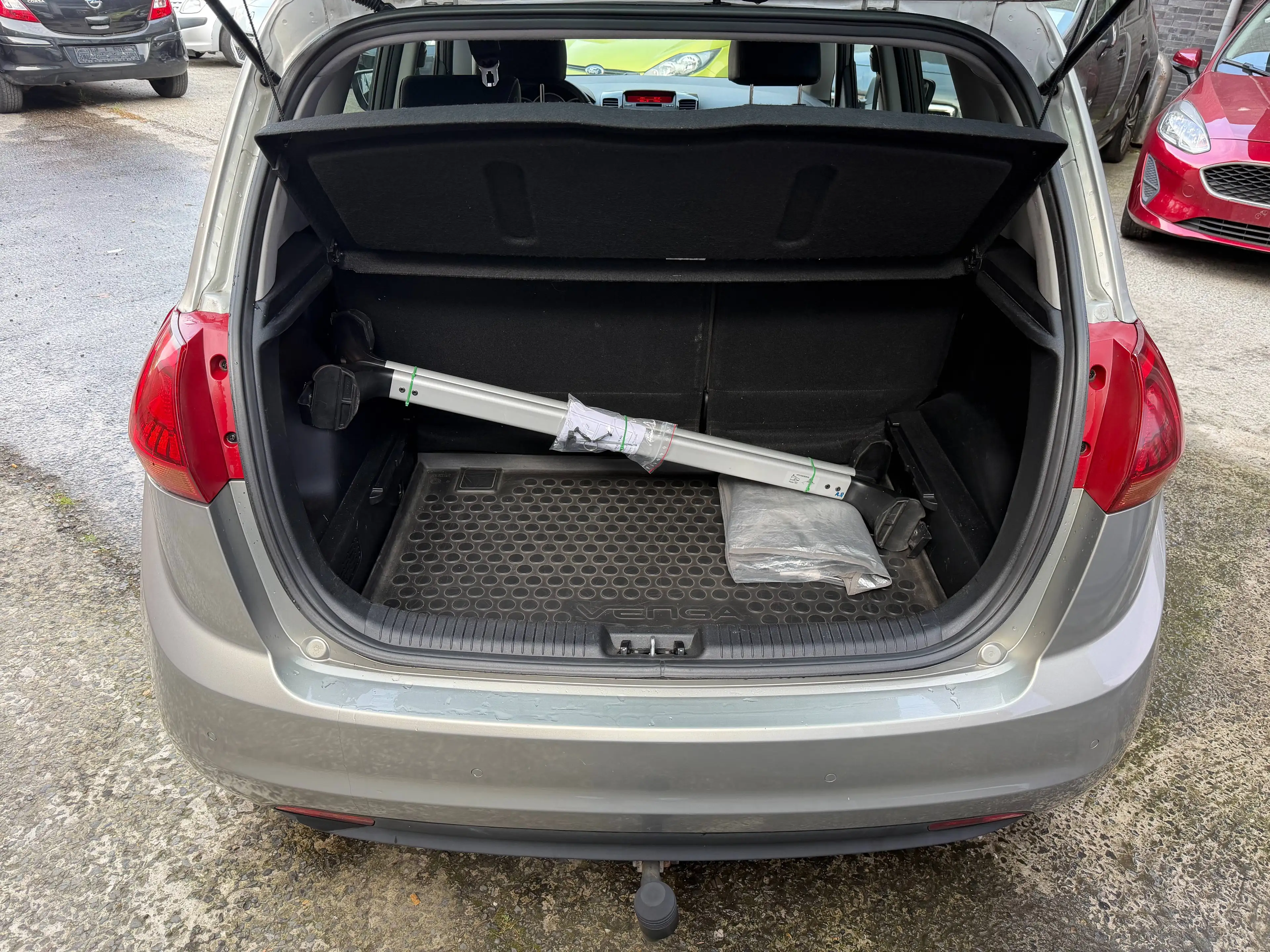 Kia Venga 1.4i-GPS-CAMERA-JANTES + CARNET COMPLET ! — photo 17