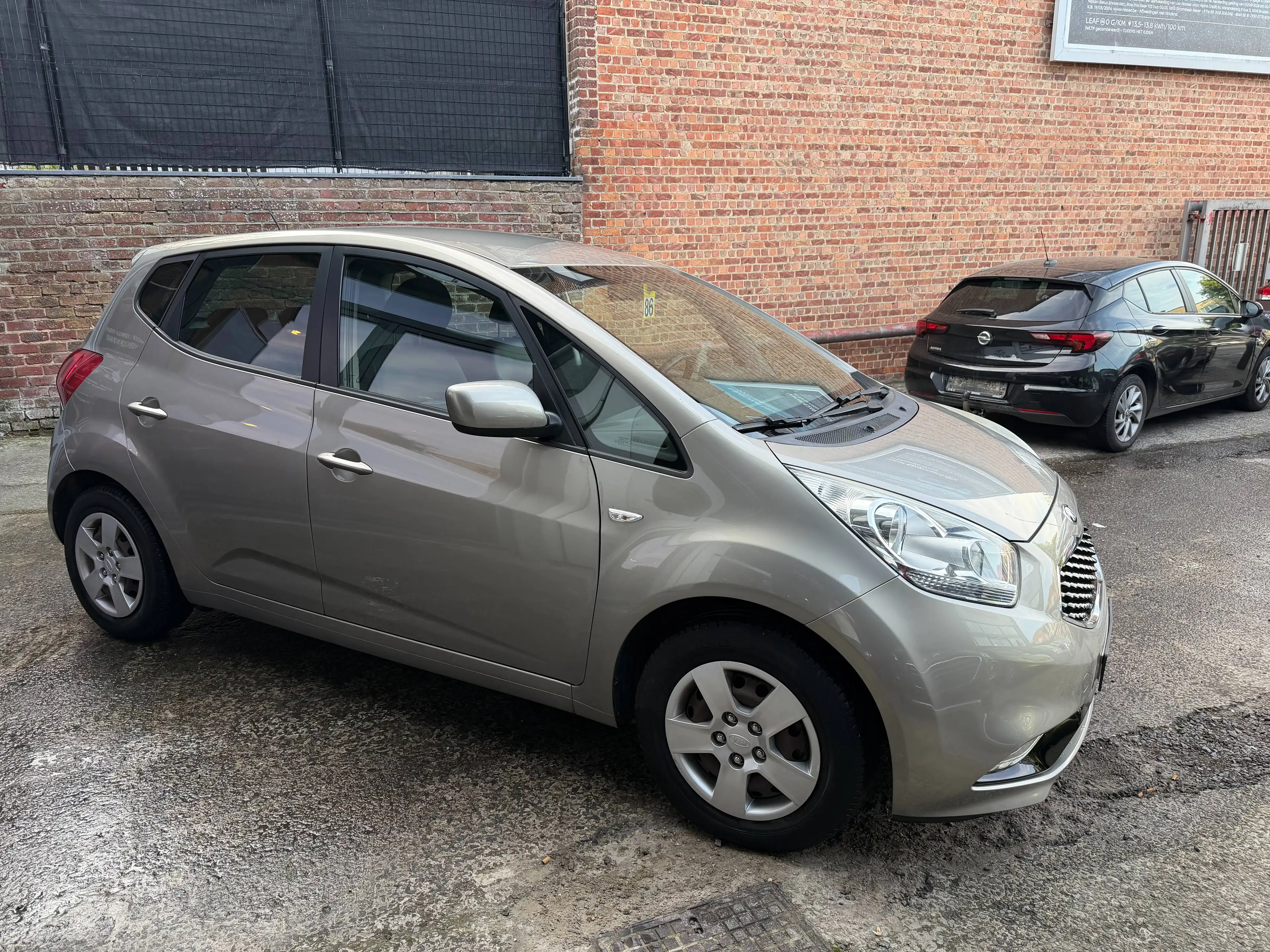 Kia Venga 1.4i-GPS-CAMERA-JANTES + CARNET COMPLET ! — photo 3