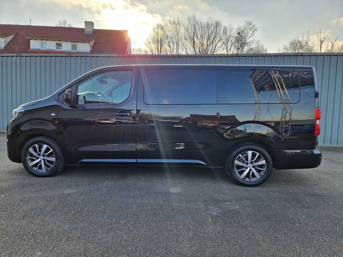 Toyota Proace D-4D 2,0-l-L2 Verso Shuttle Comfort Schwarz - 2