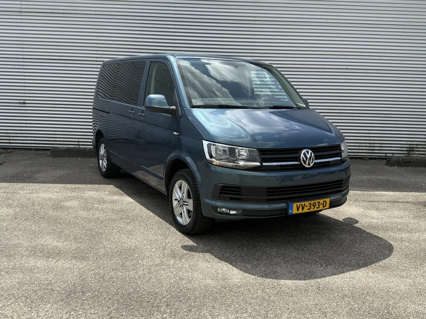 Volkswagen T6 Transporter 2.0 TDI L1H2 Highline|Automaat|2x Schuifdeur Groen - 2