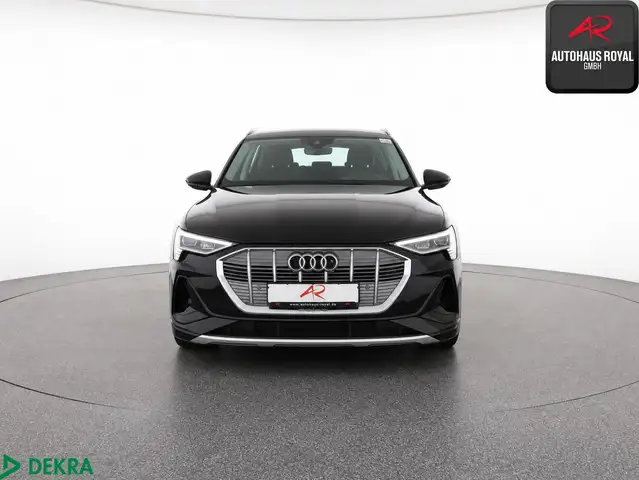 Audi E-Tron view 8