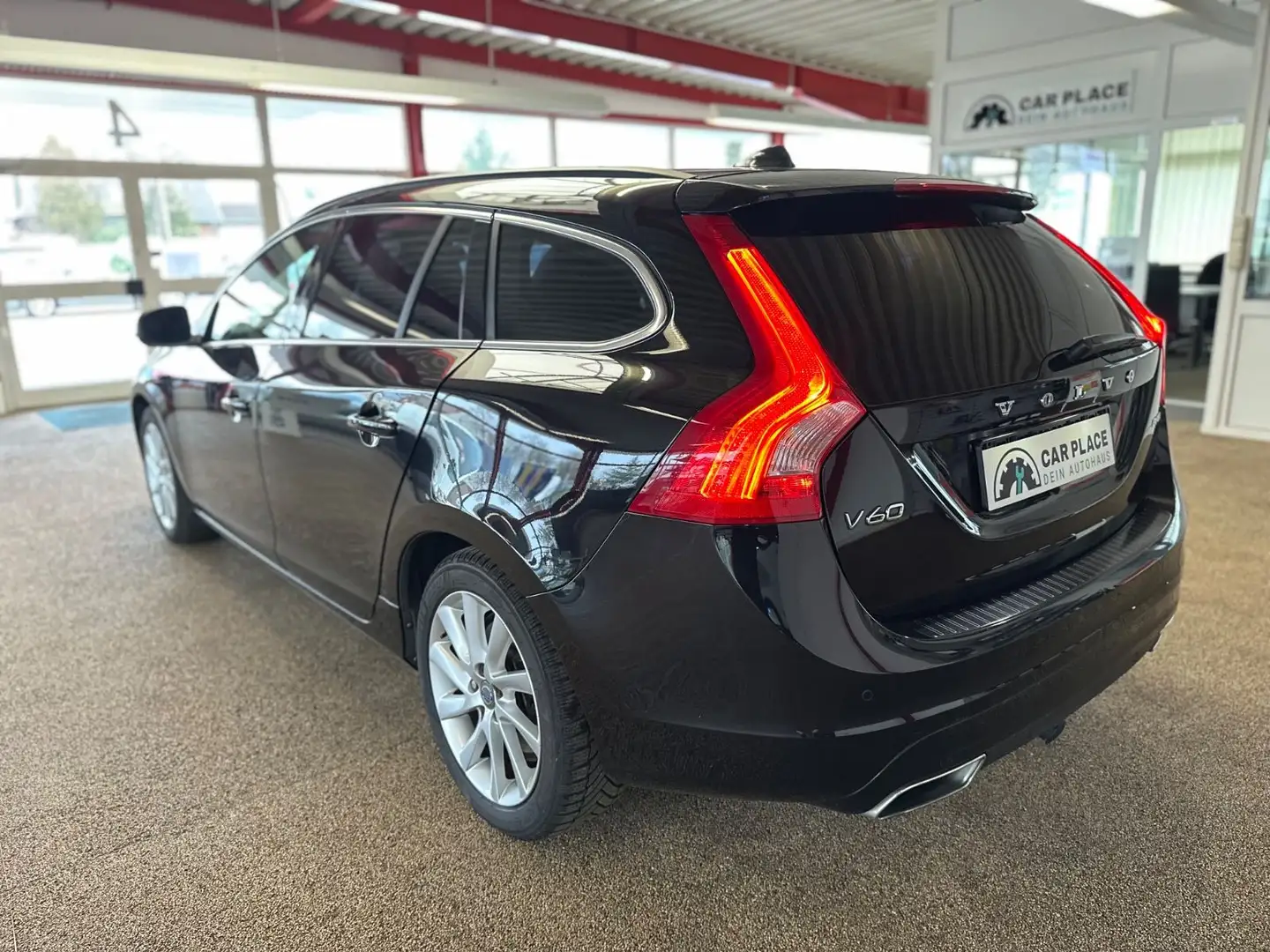 Volvo V60 Kombi Momentum Noir - 2