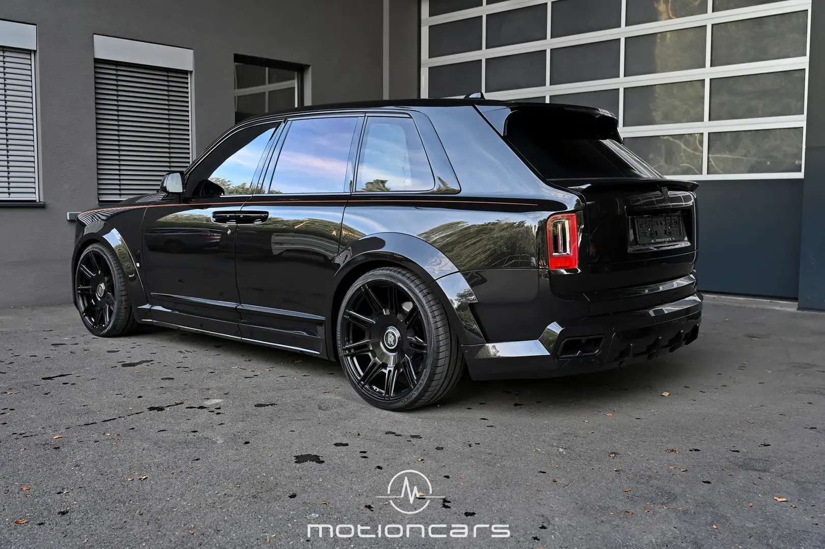 Rolls-Royce Cullinan BLACK BADGE NOVITEC OVERDOSE WIDEBODY Schwarz - 2