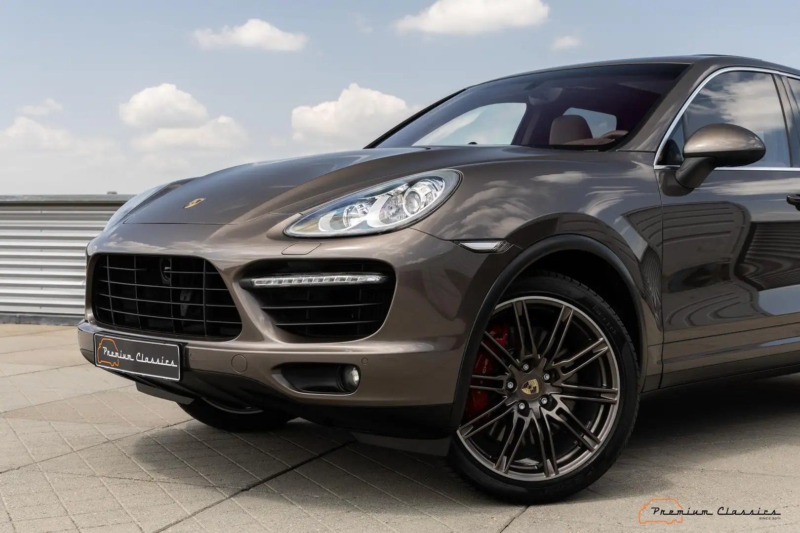 Porsche Cayenne 4.8 Turbo | 97.000KM | Porsche Exclusive | Panoram Bruin - 2