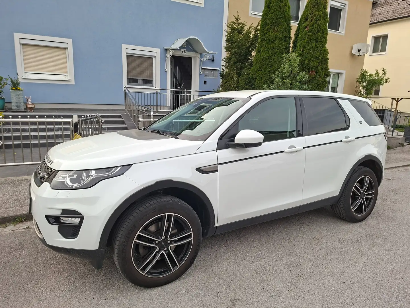 Land Rover Discovery Sport Discovery Sport 2,0 TD4 150 4WD SE SE Weiß - 1