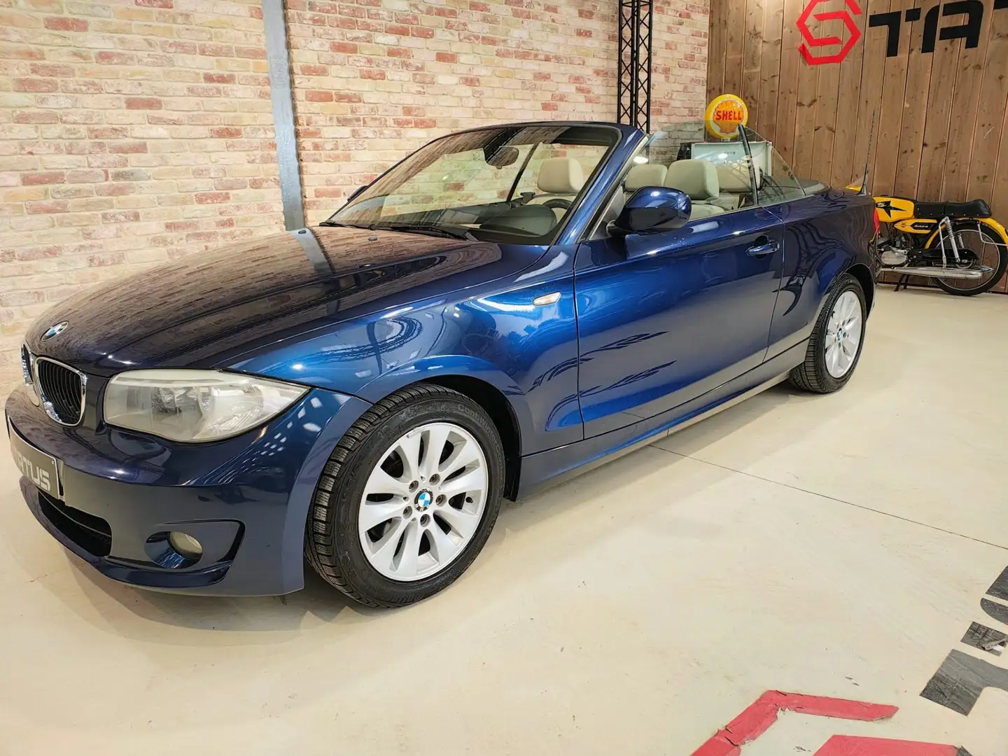 BMW 118 118i Cabrio. Face lift. Topstaat. Blau - 1