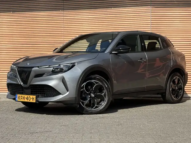 Alfa Romeo Junior Elettrica 54 kWh Clima / Cruise / Lm velg / Carpla