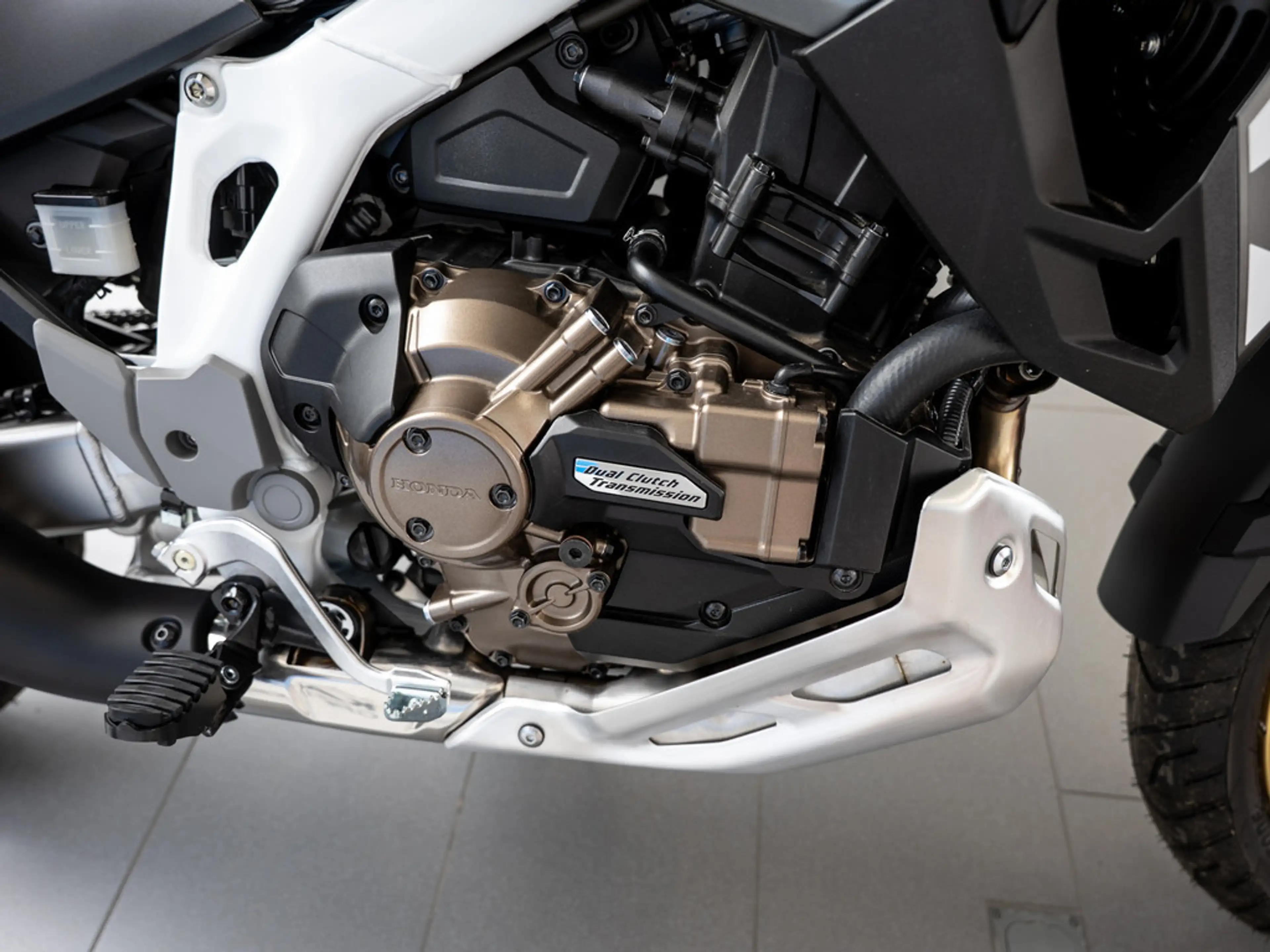 Honda CRF 1100 L Africa Twin LED Adventure — photo 10