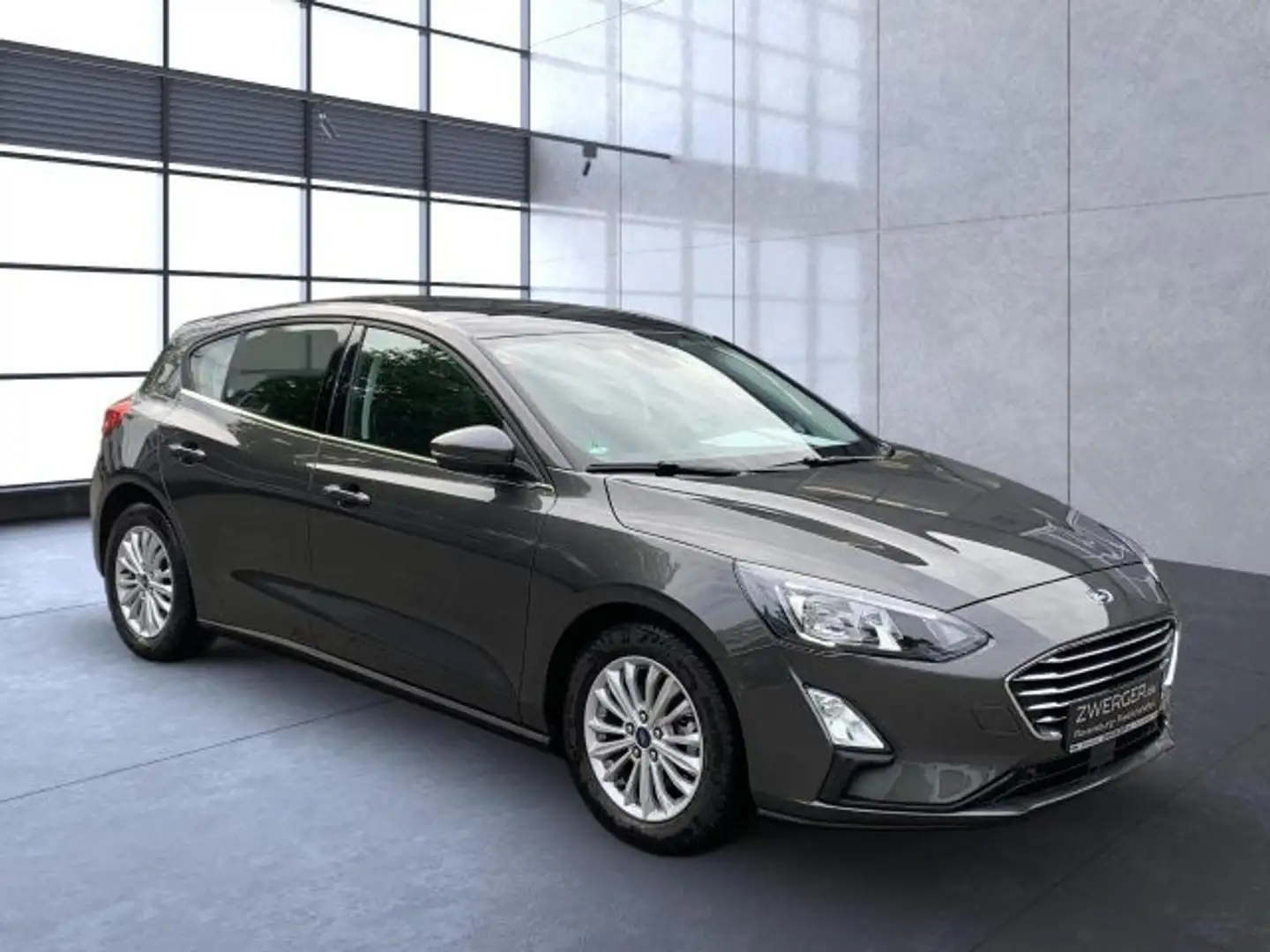 Ford Focus Titanium Kamera PDC iACC Pano Navi KeyFree Gris - 1
