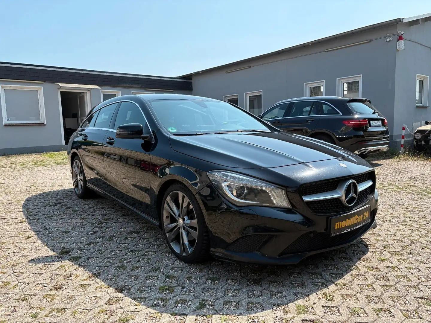 Mercedes-Benz CLA 220 Shooting Brake CLA 220 CDI / d AUTOMATIK Black - 2
