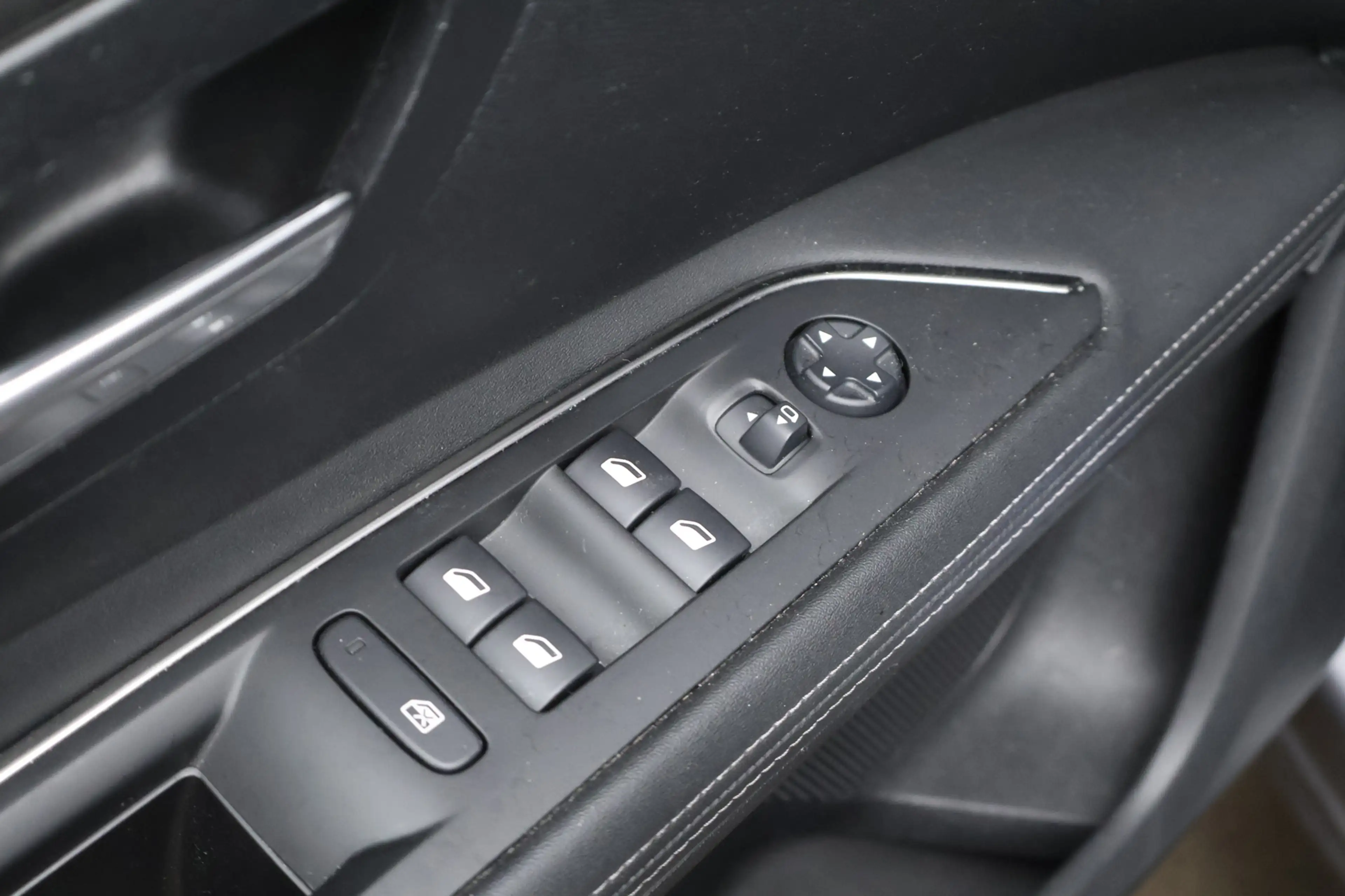 Peugeot 3008 1.2 PureTech Crossway Sport (APPLE CARPLAY,NAVI,CA — photo 26