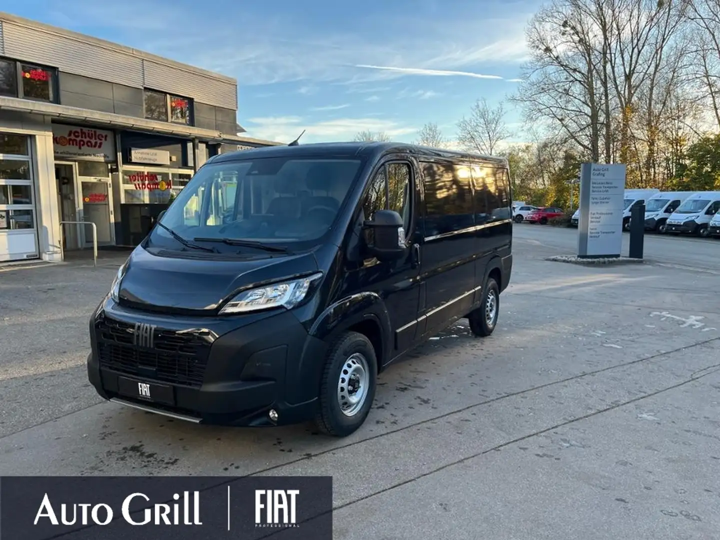Fiat Ducato 35 L2H1 Automatik AHK CarPlay RüKa Navi Schwarz - 1