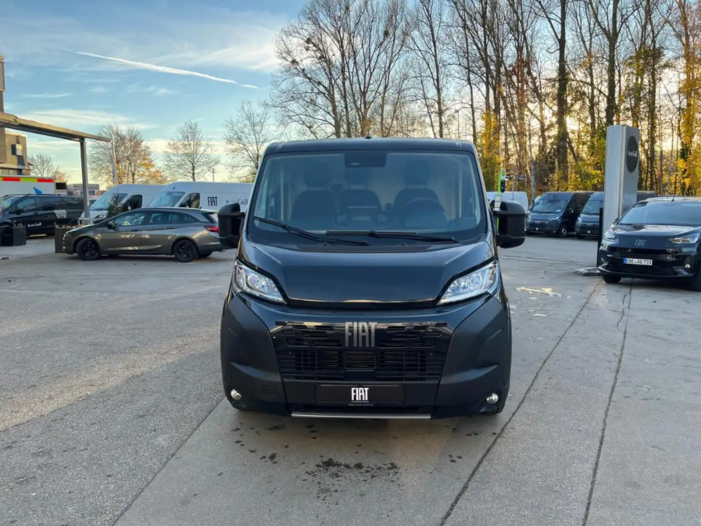 Fiat Ducato 35 L2H1 Automatik AHK CarPlay RüKa Navi Schwarz - 2