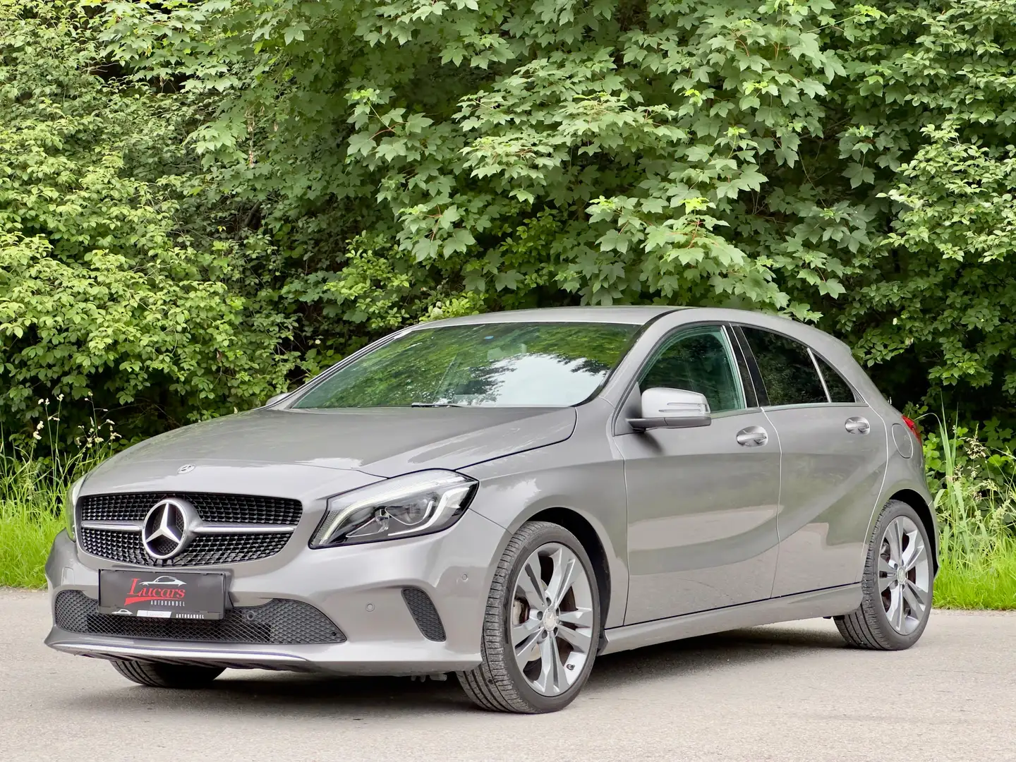 Mercedes-Benz A 180 A 180 CDI LED*SITZHEIZUNG*NAVI*TEMPOMAT* Grau - 1