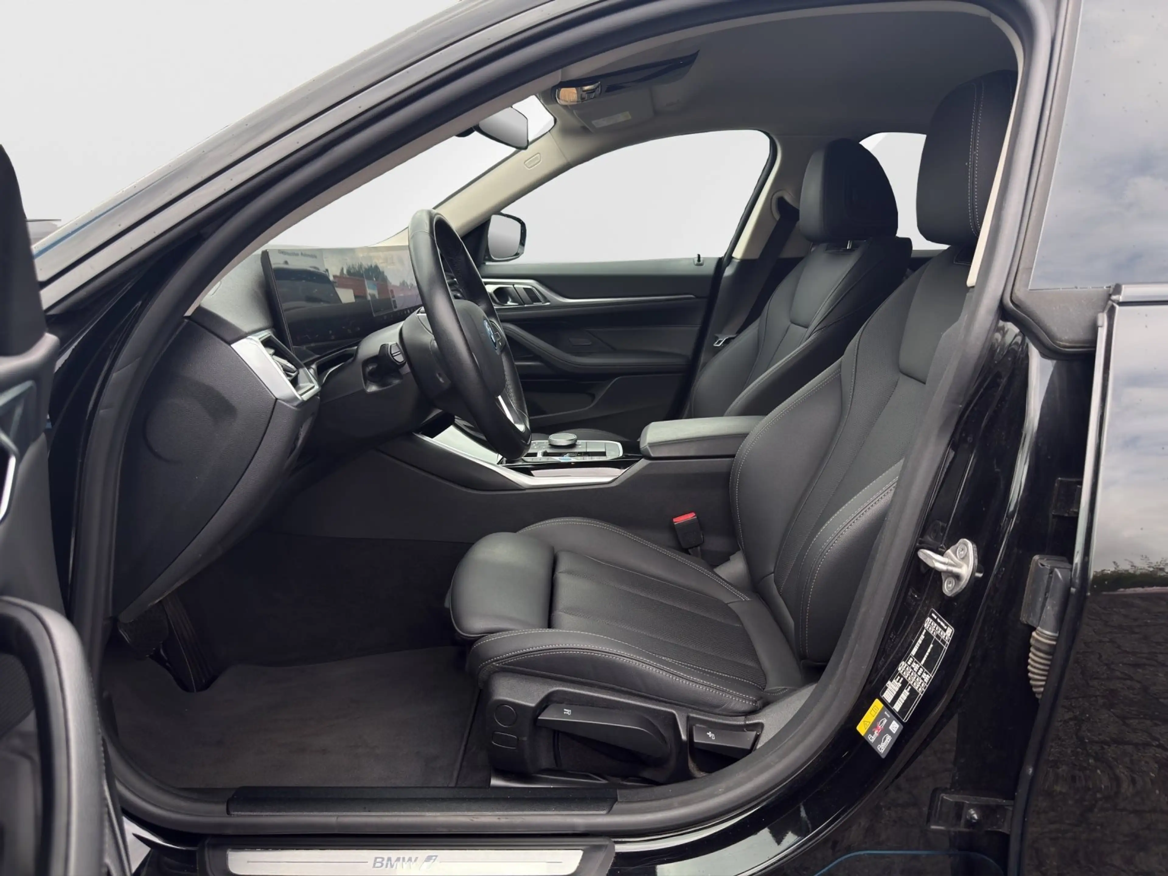 BMW i4 eDrive35 Gran Coupé — photo 11