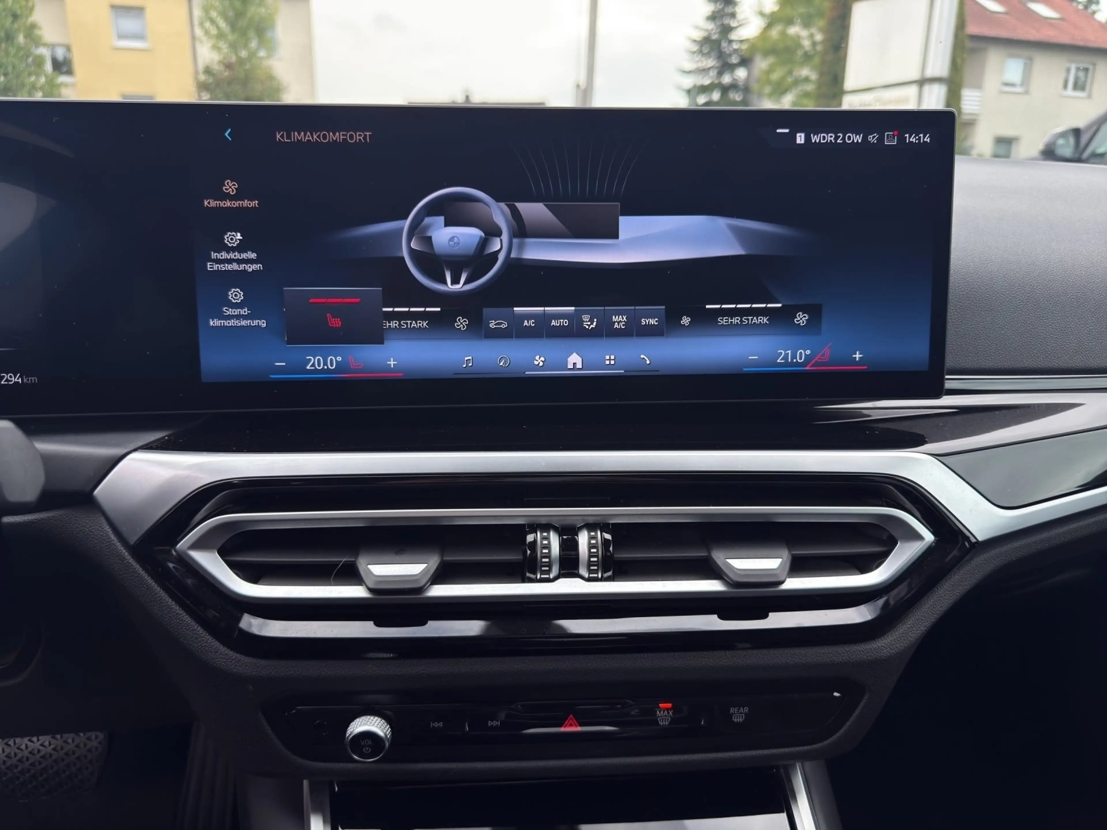 BMW i4 eDrive35 Gran Coupé — photo 18