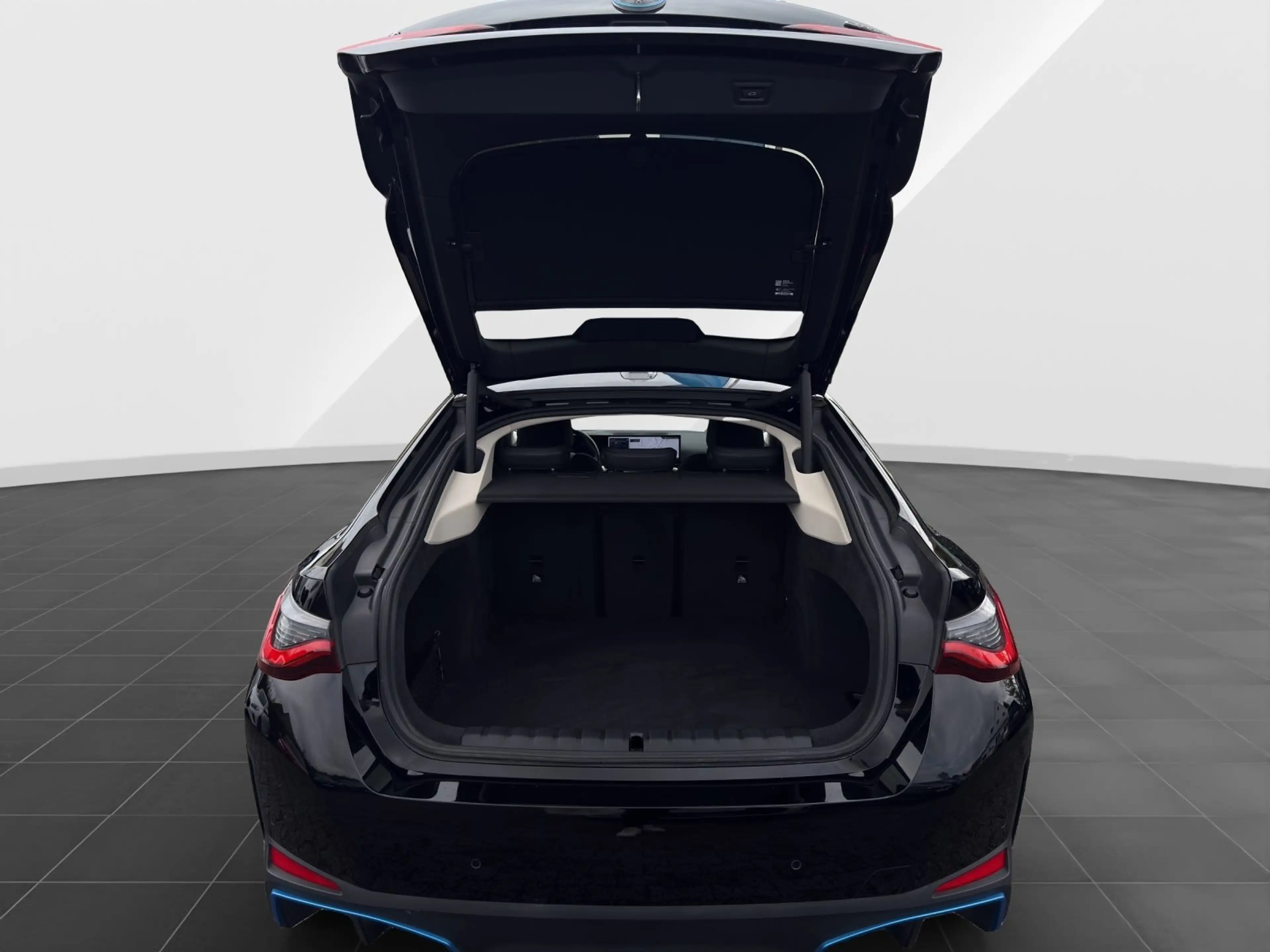 BMW i4 eDrive35 Gran Coupé — photo 14